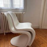 2 Verner Pantone - Vitra white chairs
