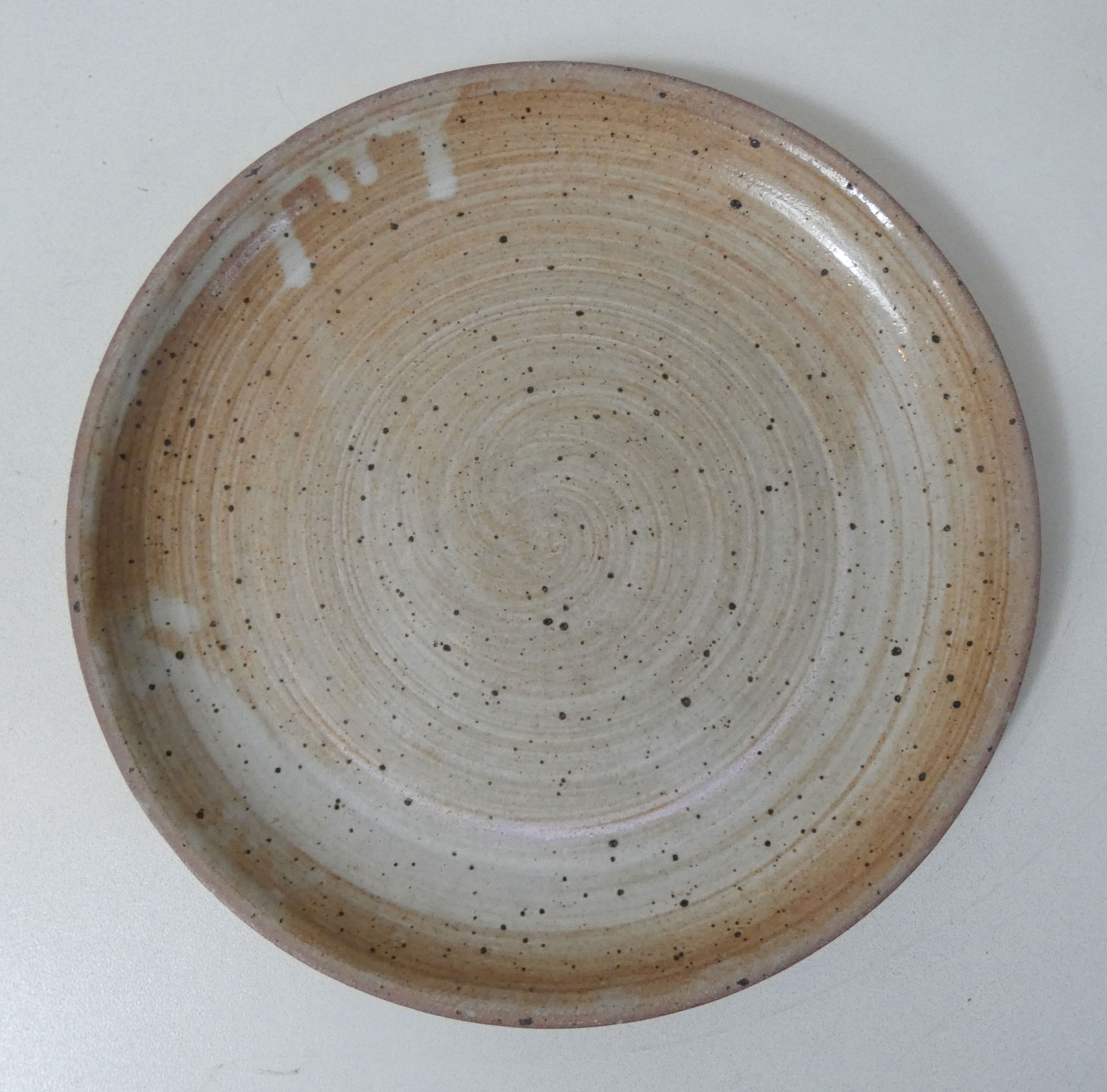 6 flat plates in Vintage stoneware
