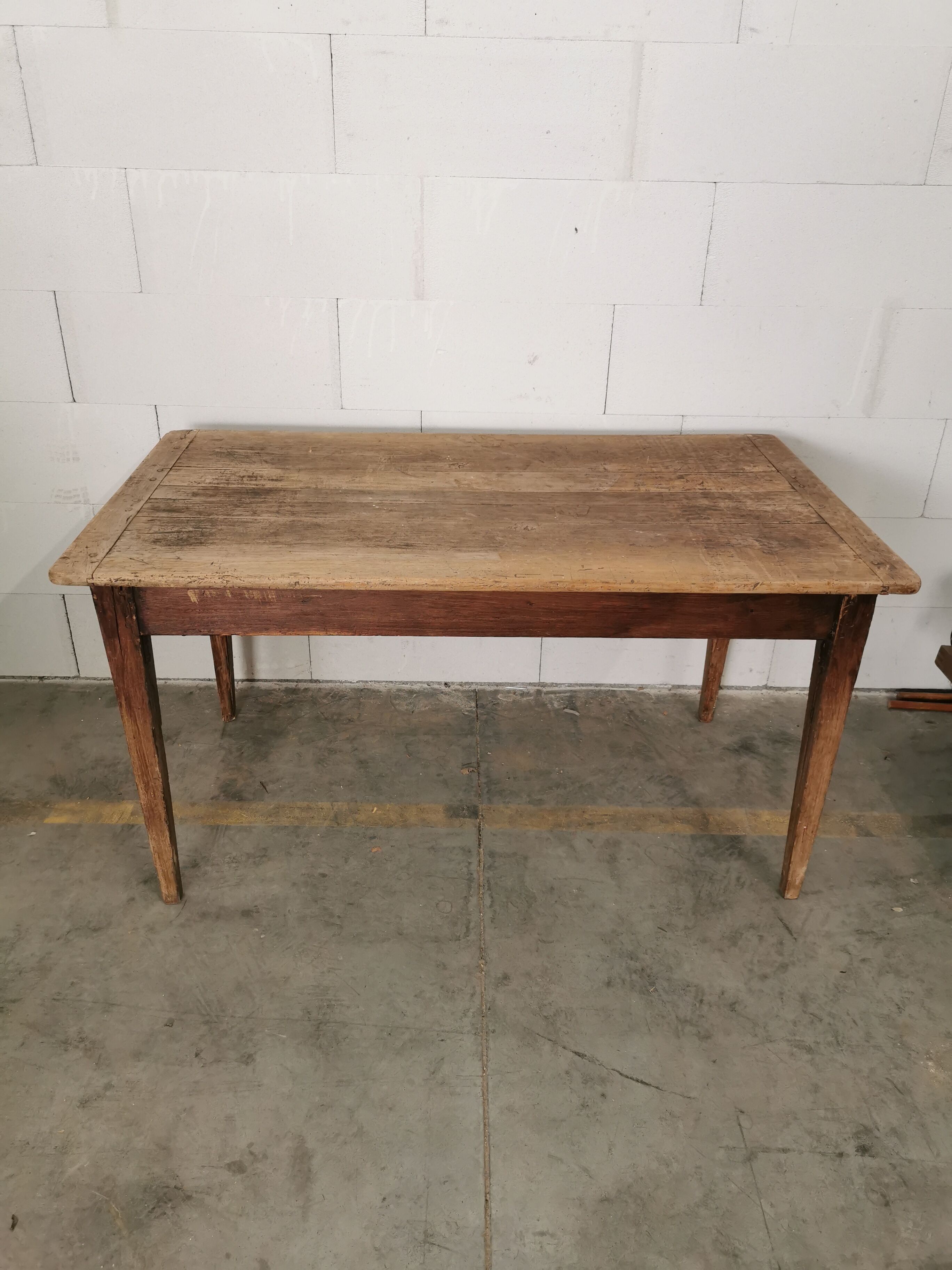 Farm table 4 to 6 people