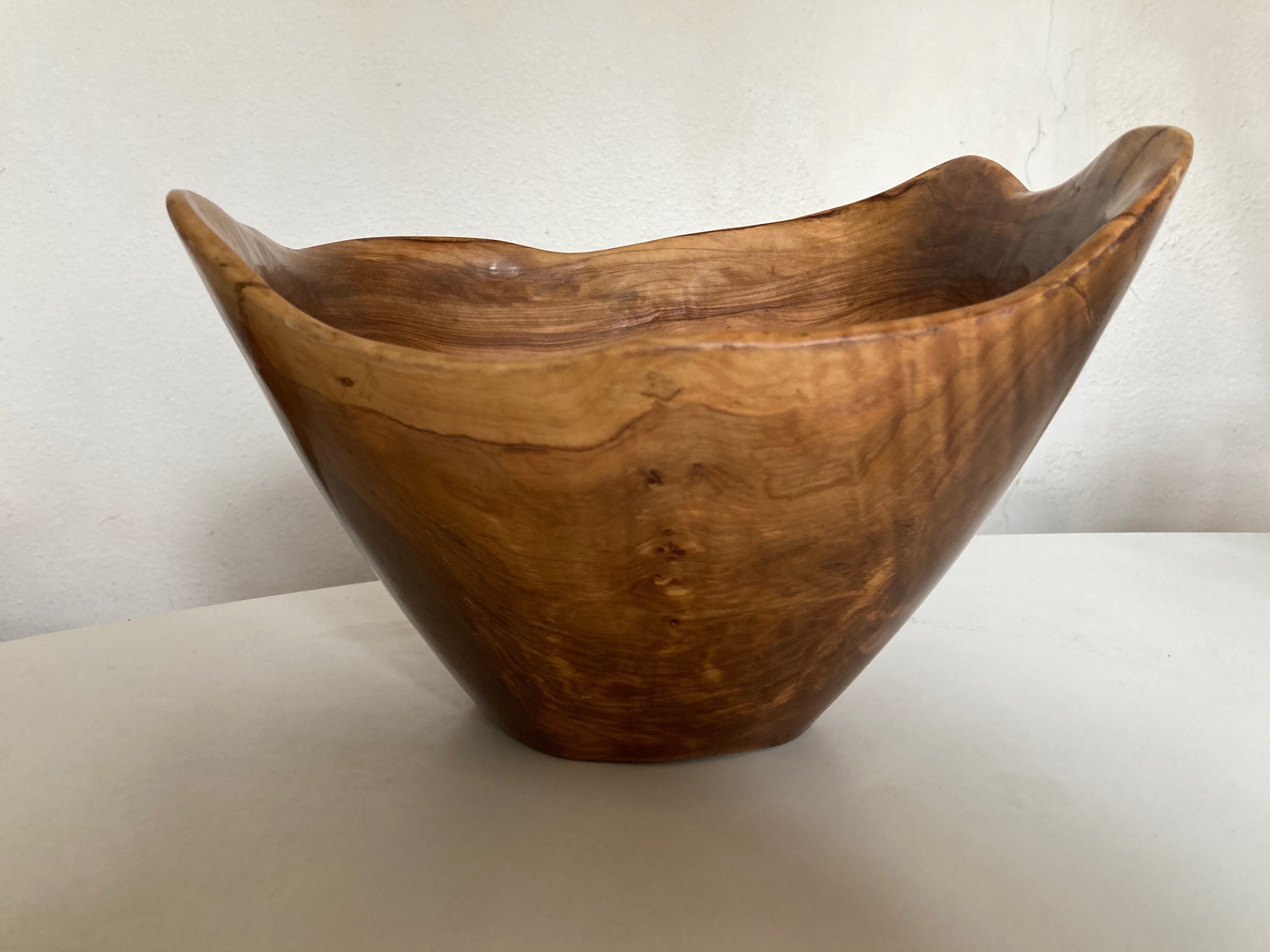 Saladier centre de table en bois d'olivier 1960 forme libre