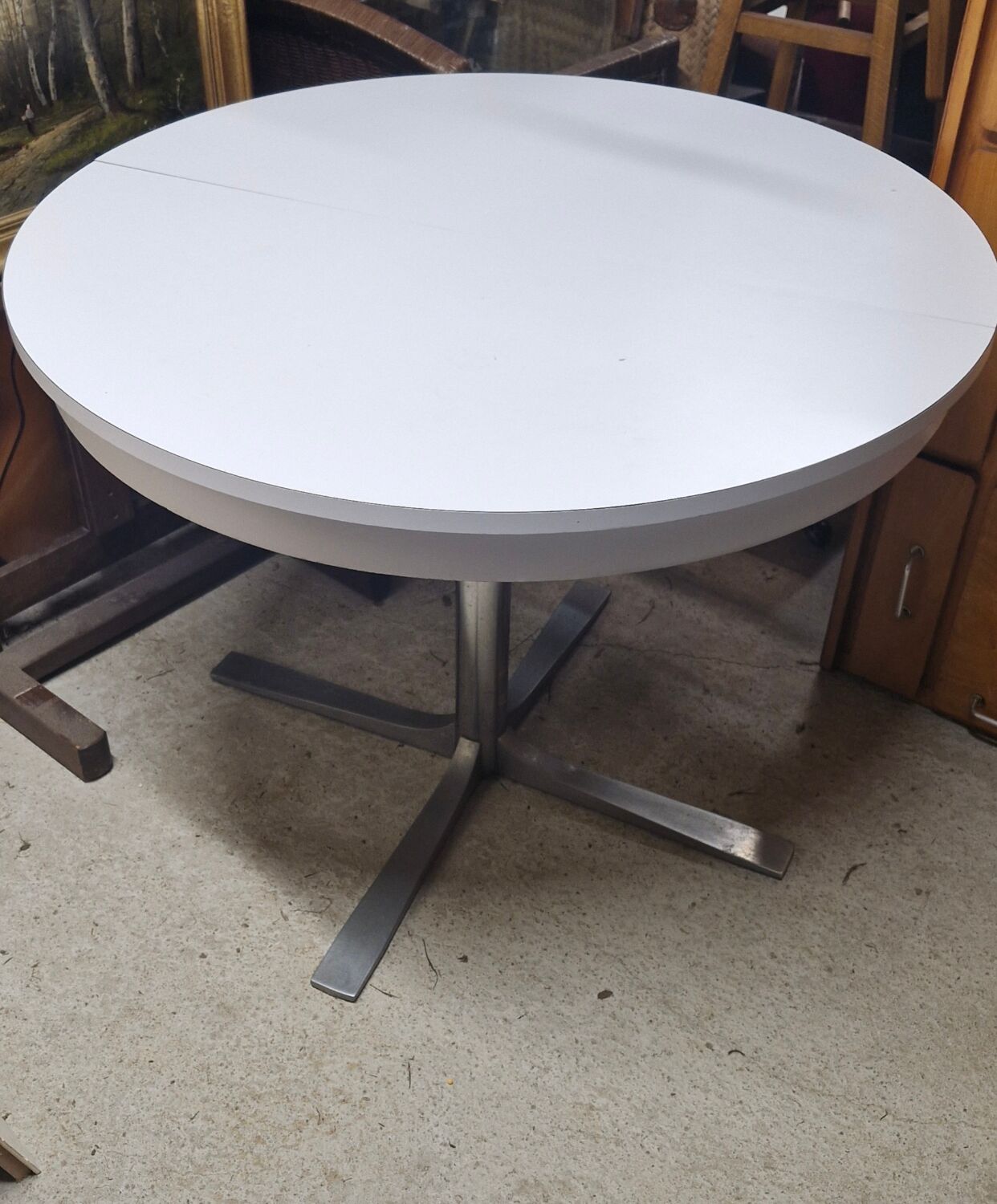 Roche Bobois round table