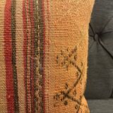 Coussin rose à rayures