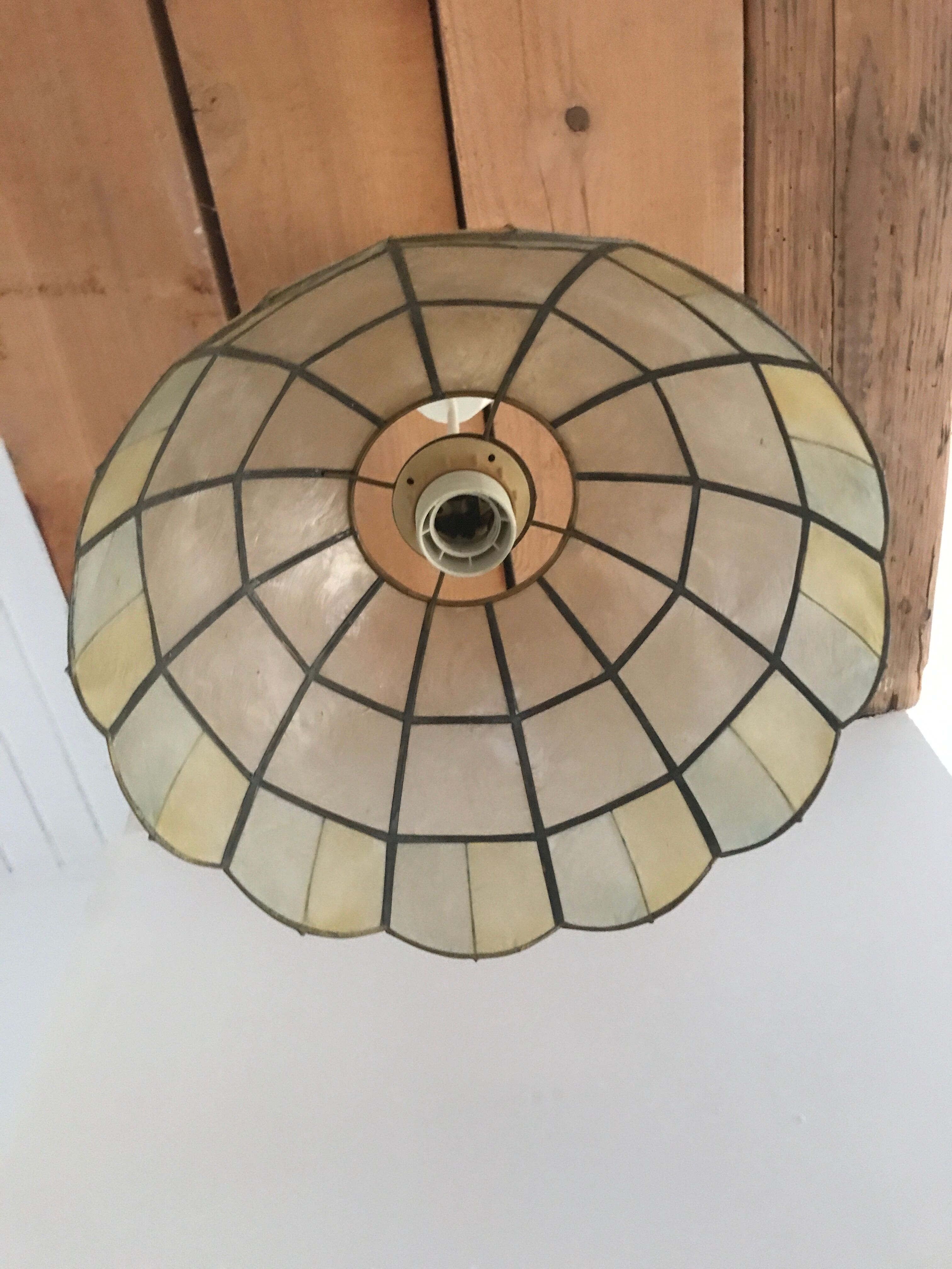 Mother-of-pearl pendant lamp