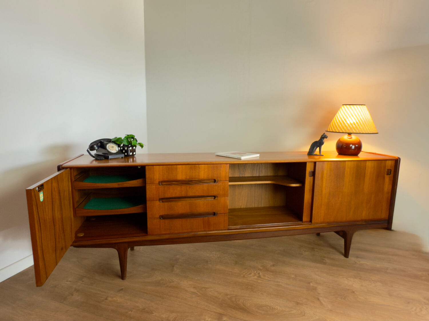 Simat french sideboard