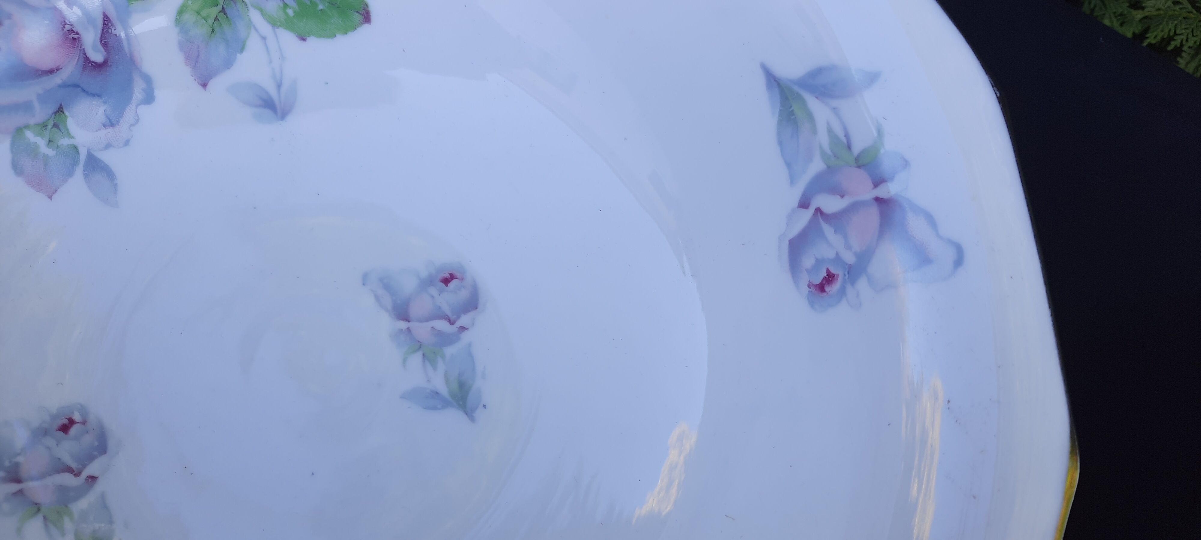 1 bowl and 1 porcelain hollow dish
