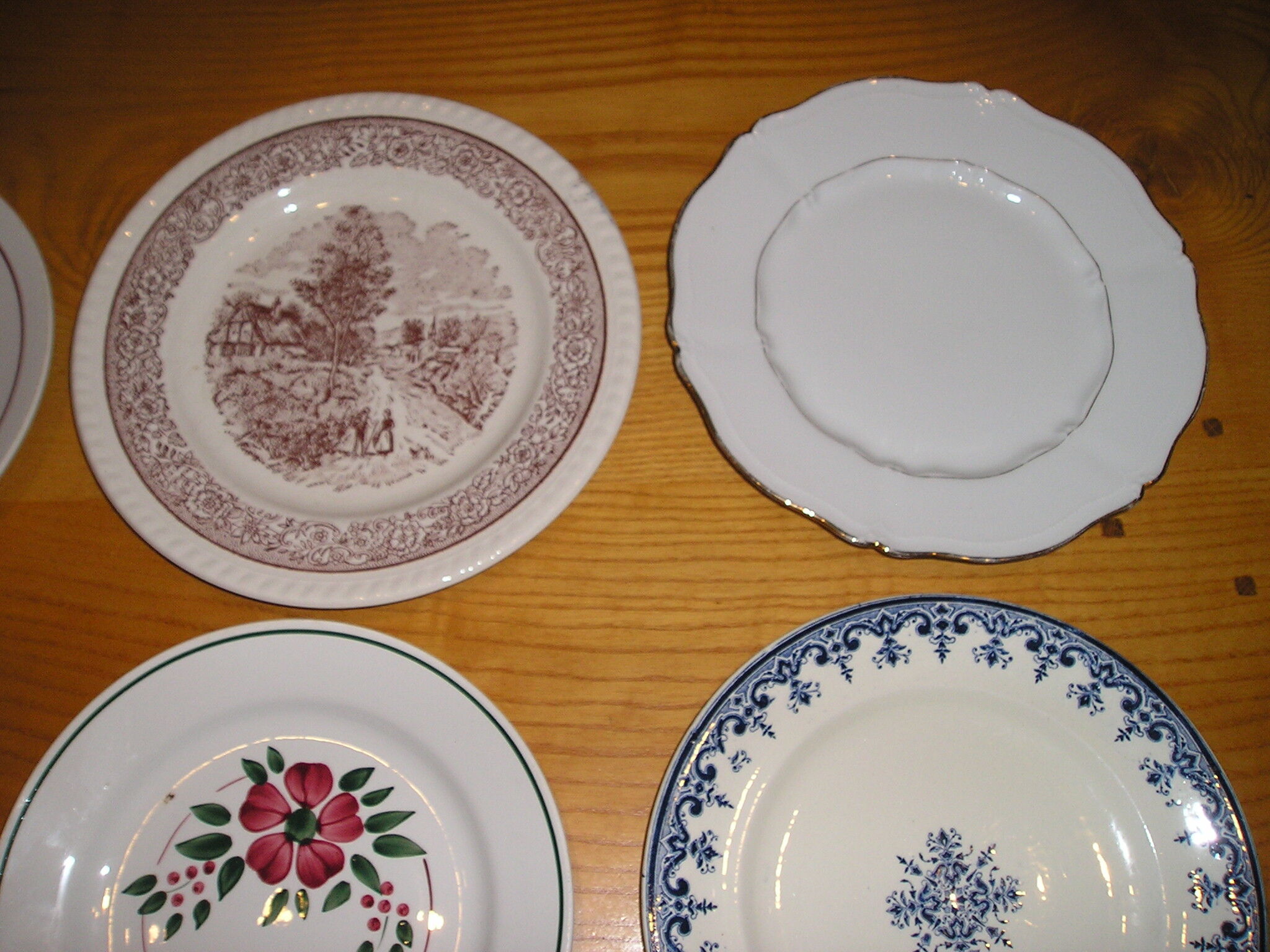 Set of 12 different flat plates