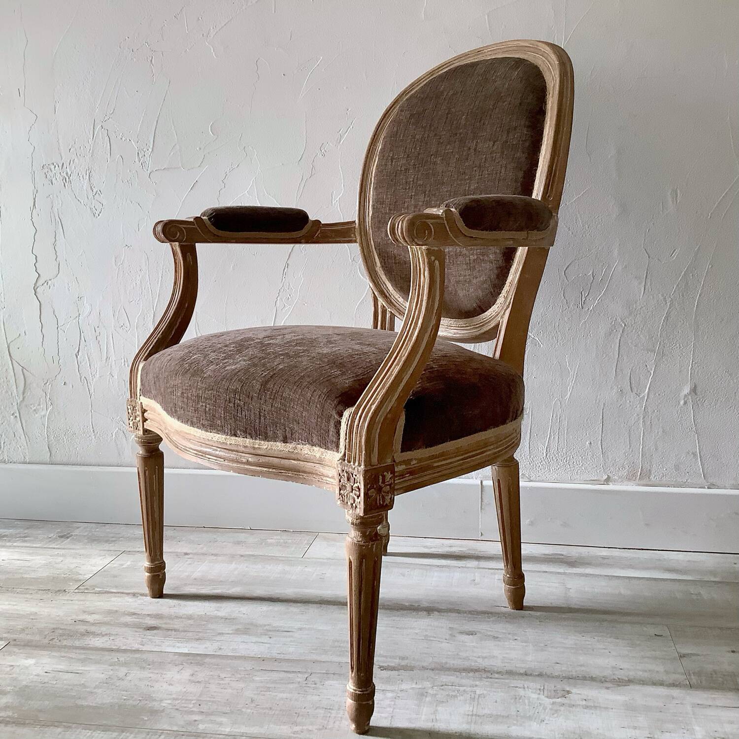 Louis XVI armchair with medallion back