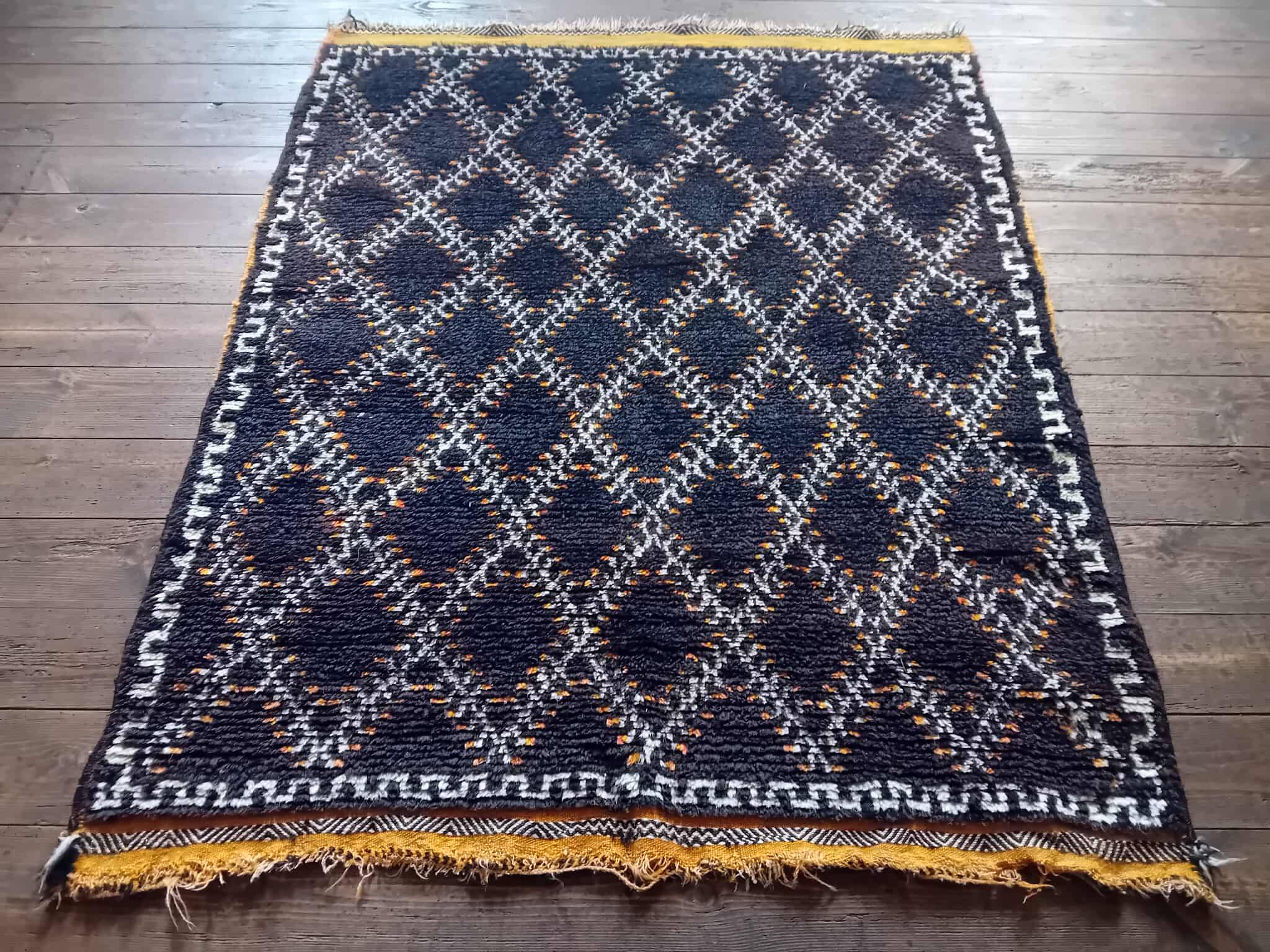 Handmade Berber Taznakht rug 140x109cm