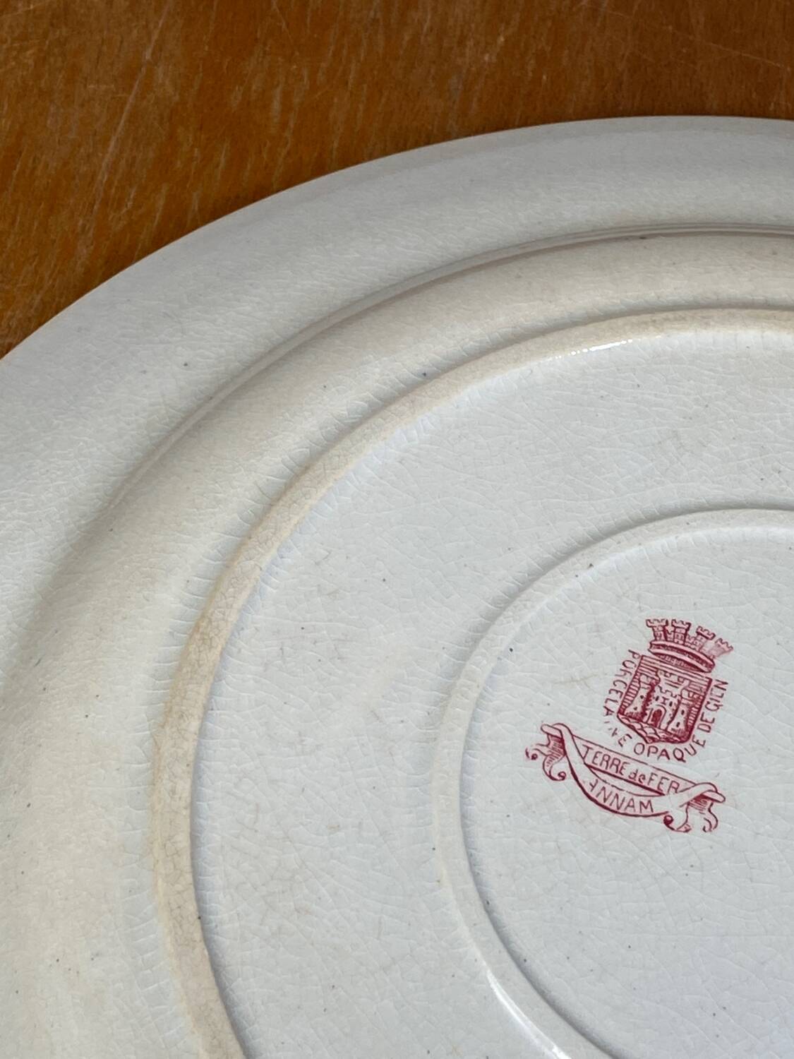 Antique Hiens porcelain dish, iron earth