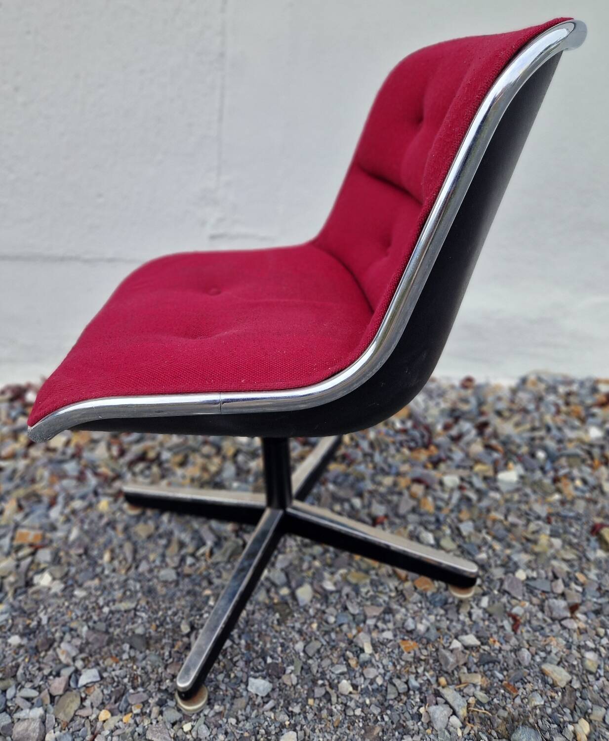 Charles Pollock swivel chair for Knoll