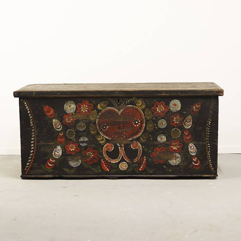 Coffre de mariée peint en art populaire