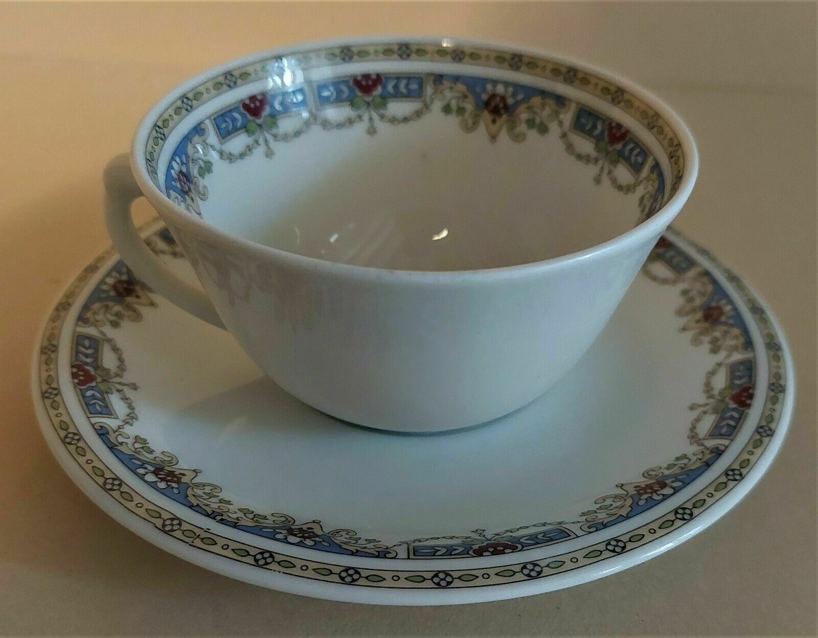 Tasse en porcelaine de Limoges La Seynie années 50