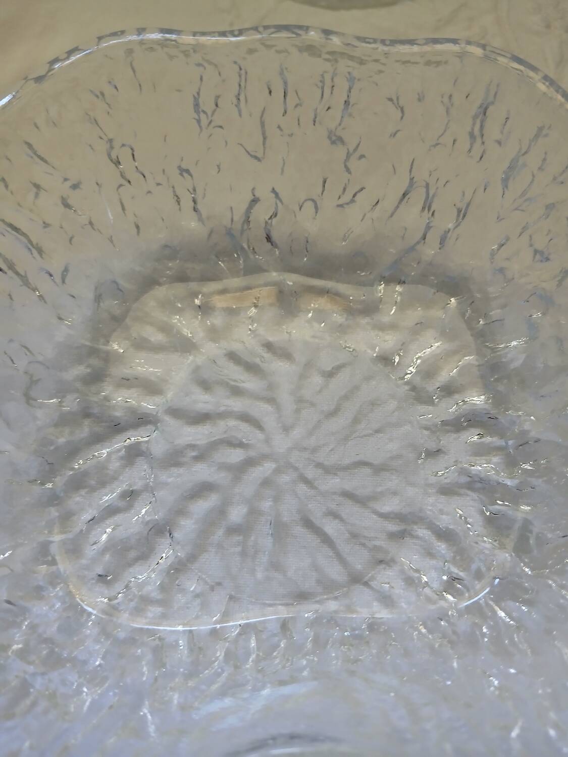 4 apple-shaped fruit bowls