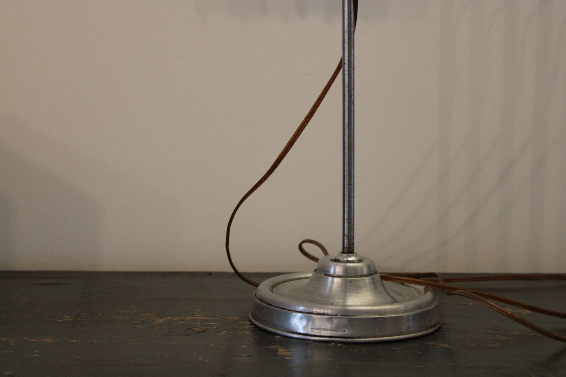 Orientable office lamp