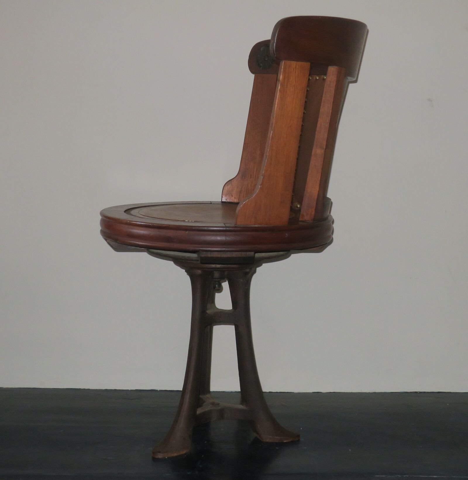 Chaise de bureau nautique tournante antique, teck