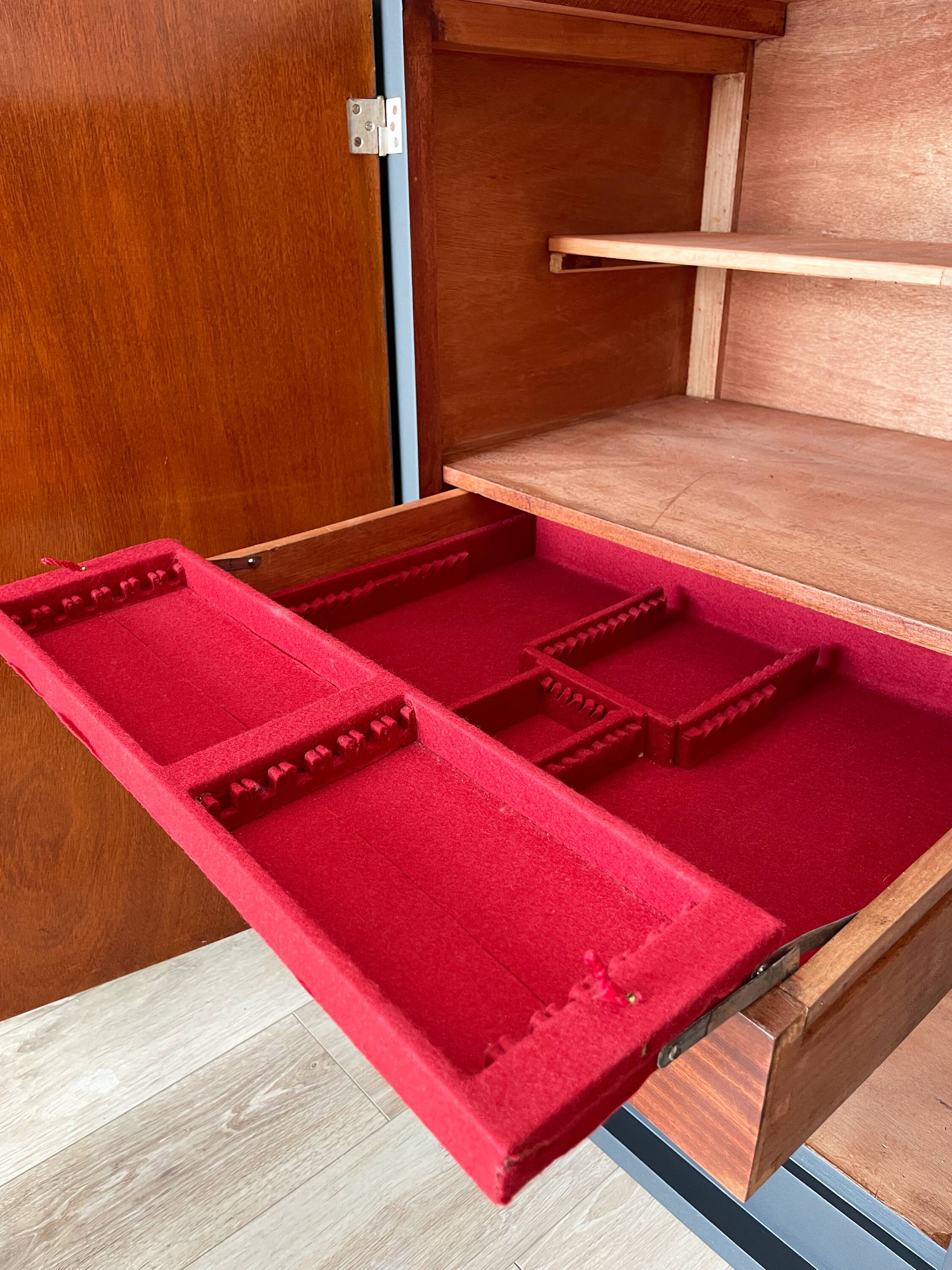 Buffet vintage noir mat et bois brut