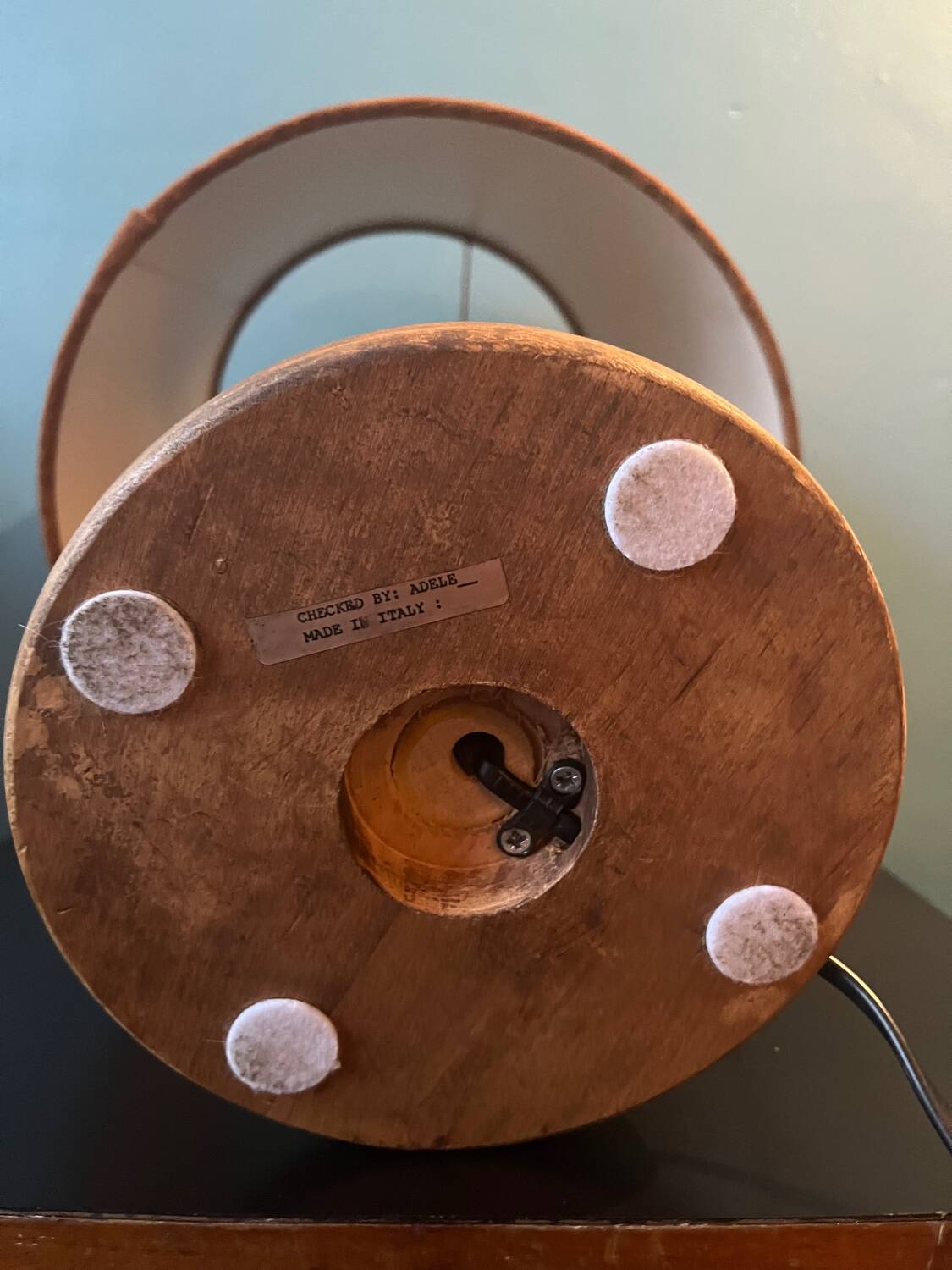 Table lamp in turned solid wood