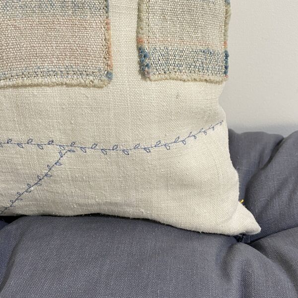 Coussin en toile toile ancienne style Kilim