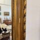 Miroir trumeau ancien en stuc doré – décor floral