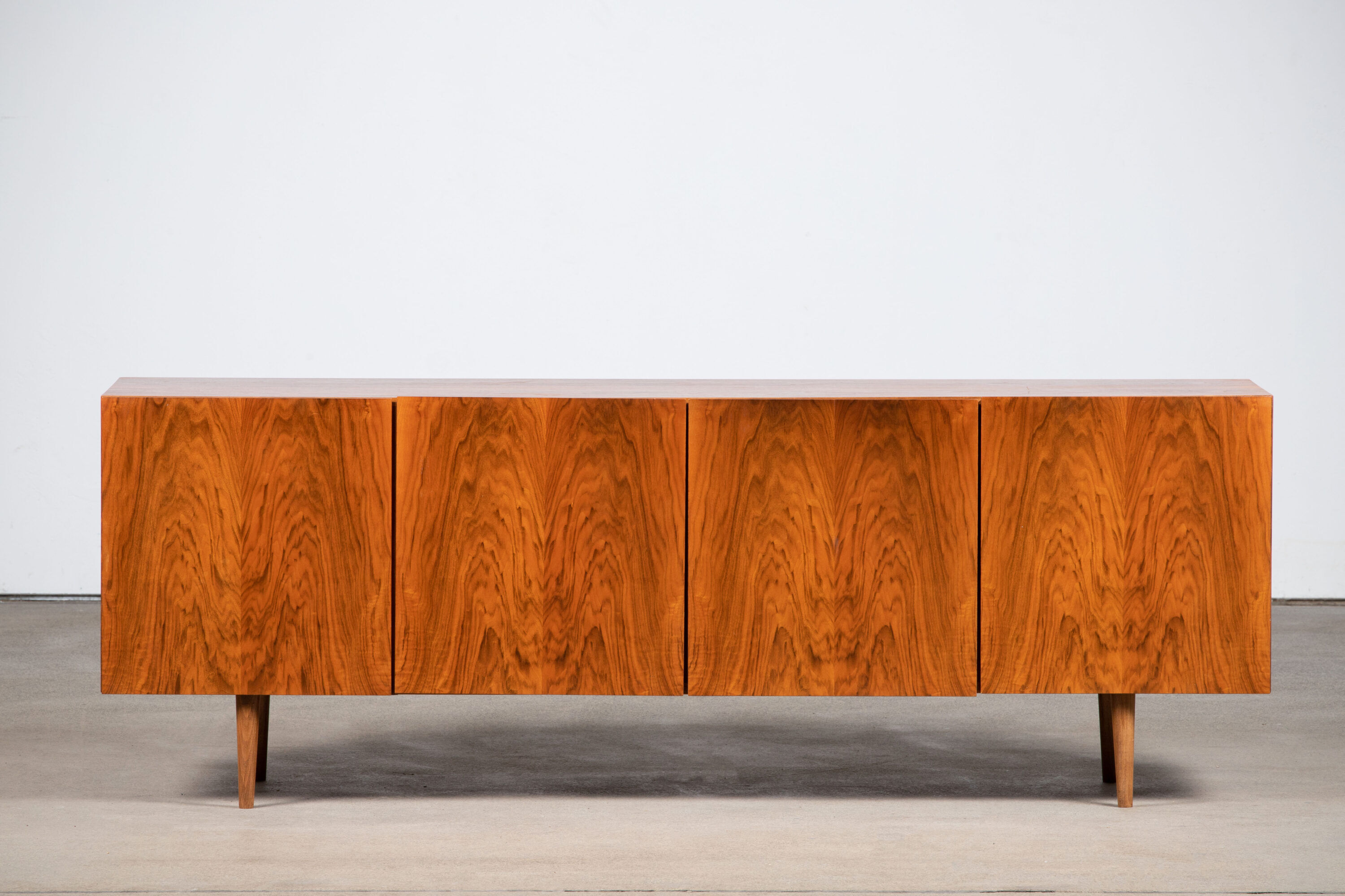 Scandinavian rosewood row – 200 cm