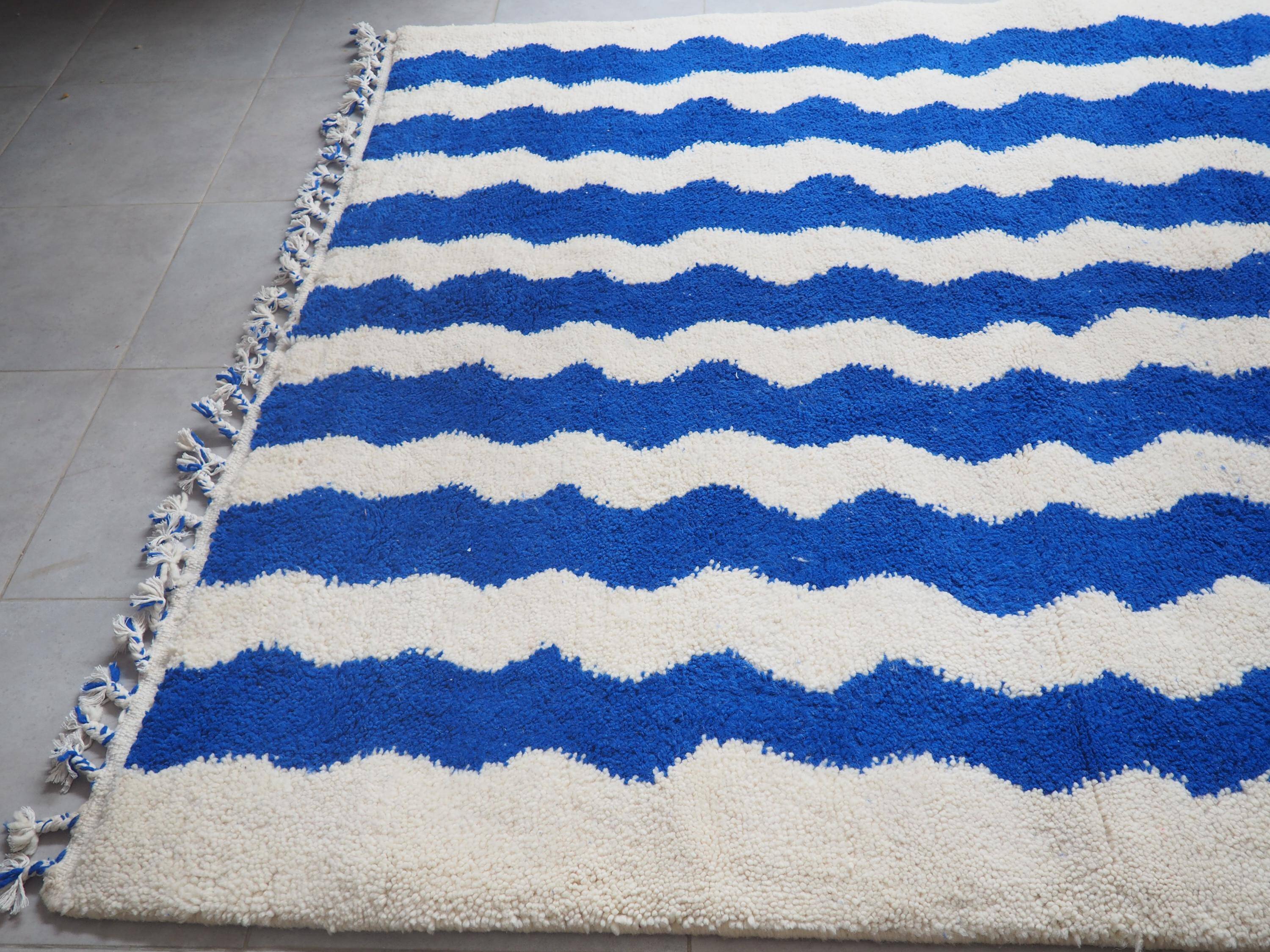 Handmade traditional carpet 250cm x 150cm Moroccan