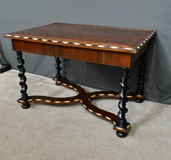 Table, bureau en marqueterie de bois précieux, époque Napoléon III, milieu XIXe
