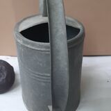 Zinc watering can with iron apple