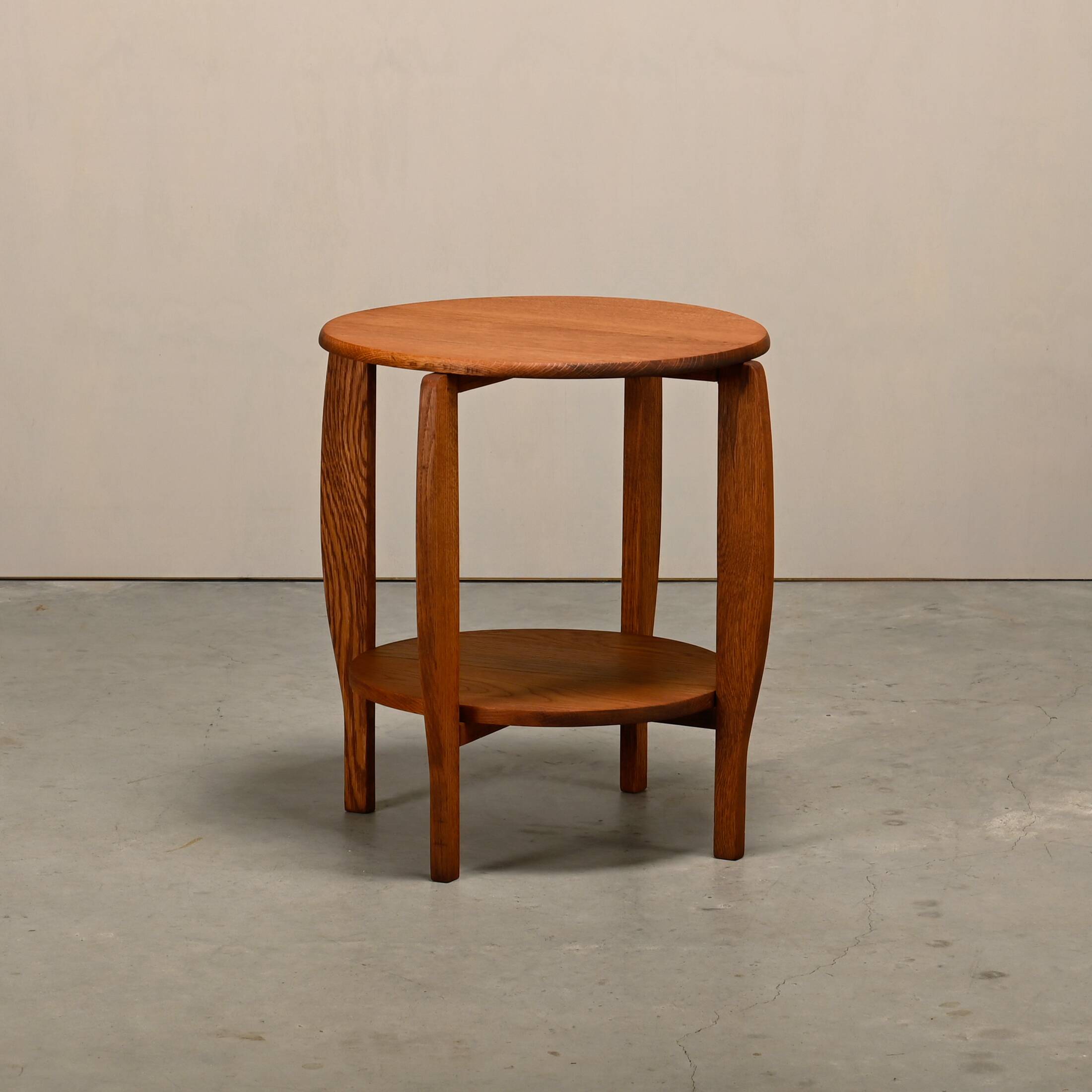 Table d'appoint ou table de plante Art Déco néerlandaise en chêne massif, années 1930.