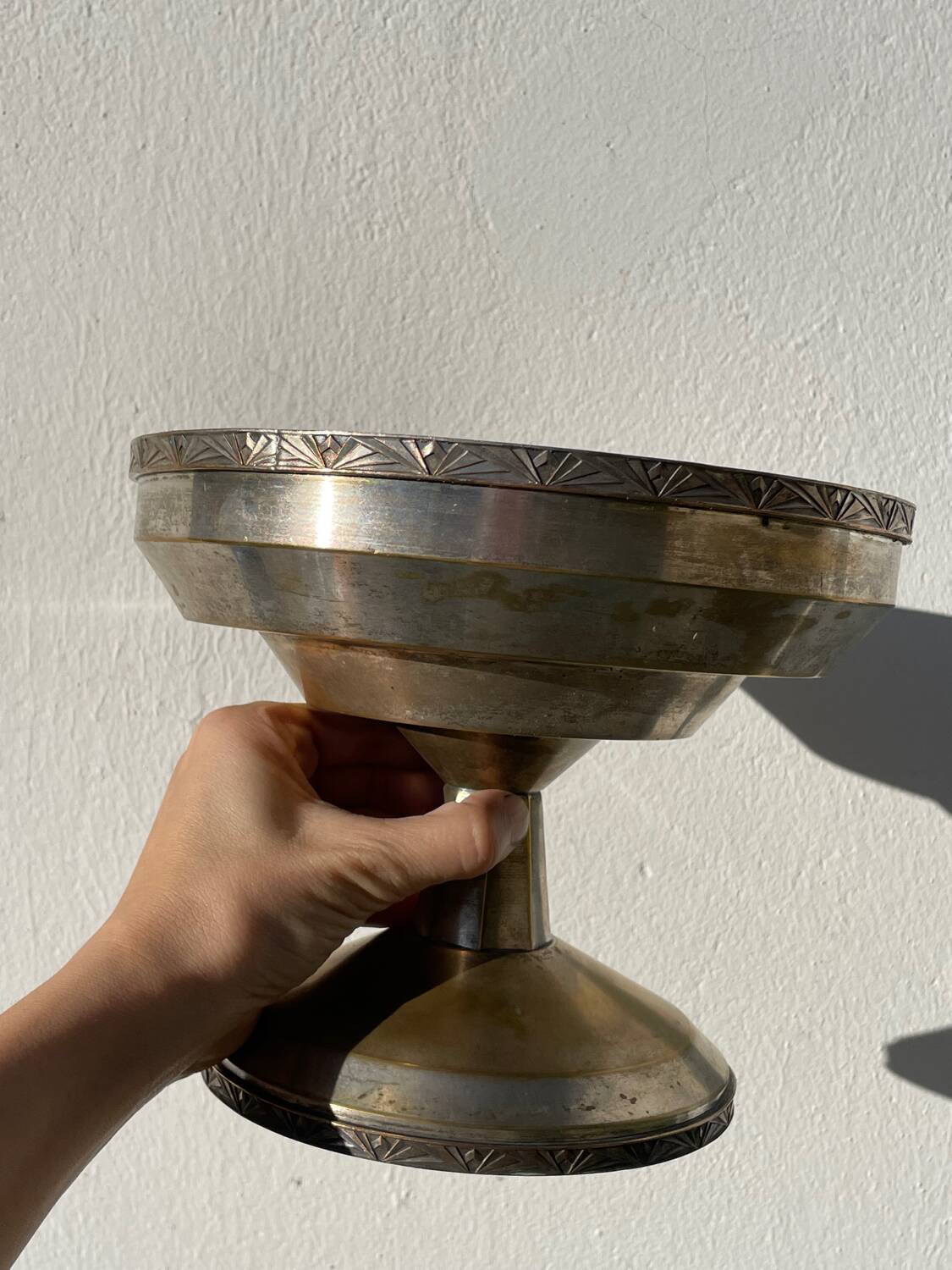 Art Deco footed cup in silver metal