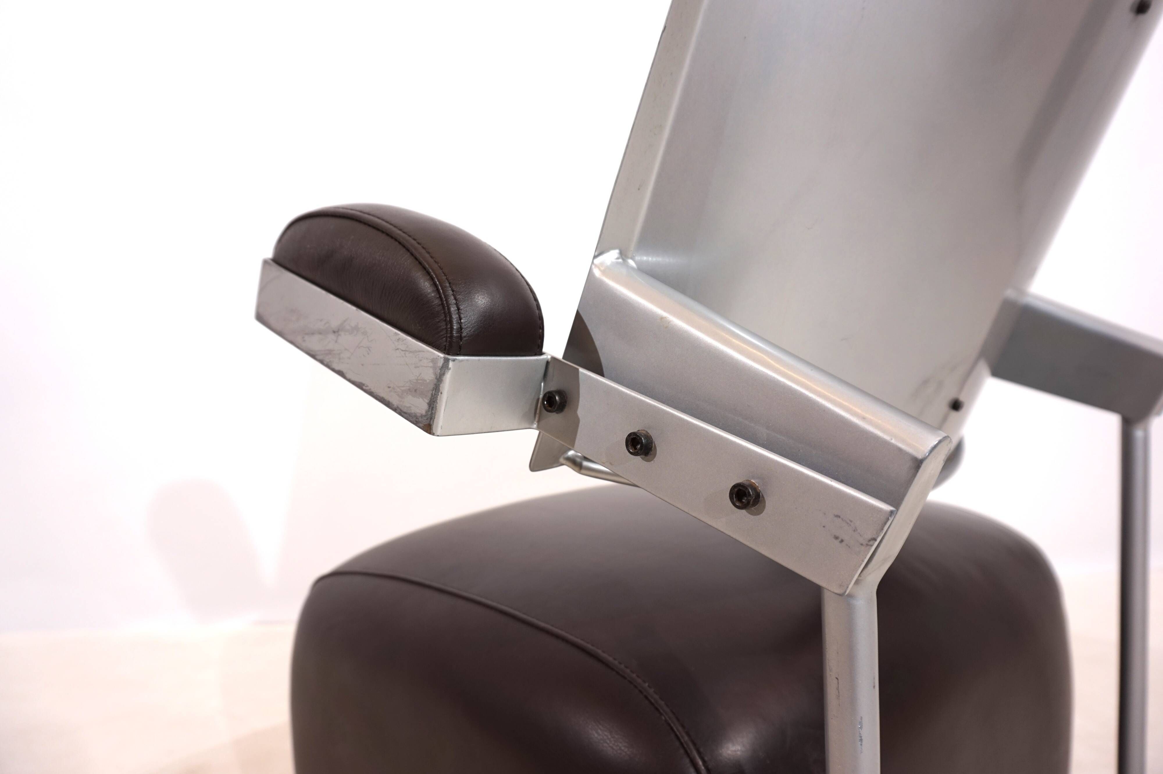 Fauteuil lounge en cuir Oscar pour Inno Oy par Harri Korhonen