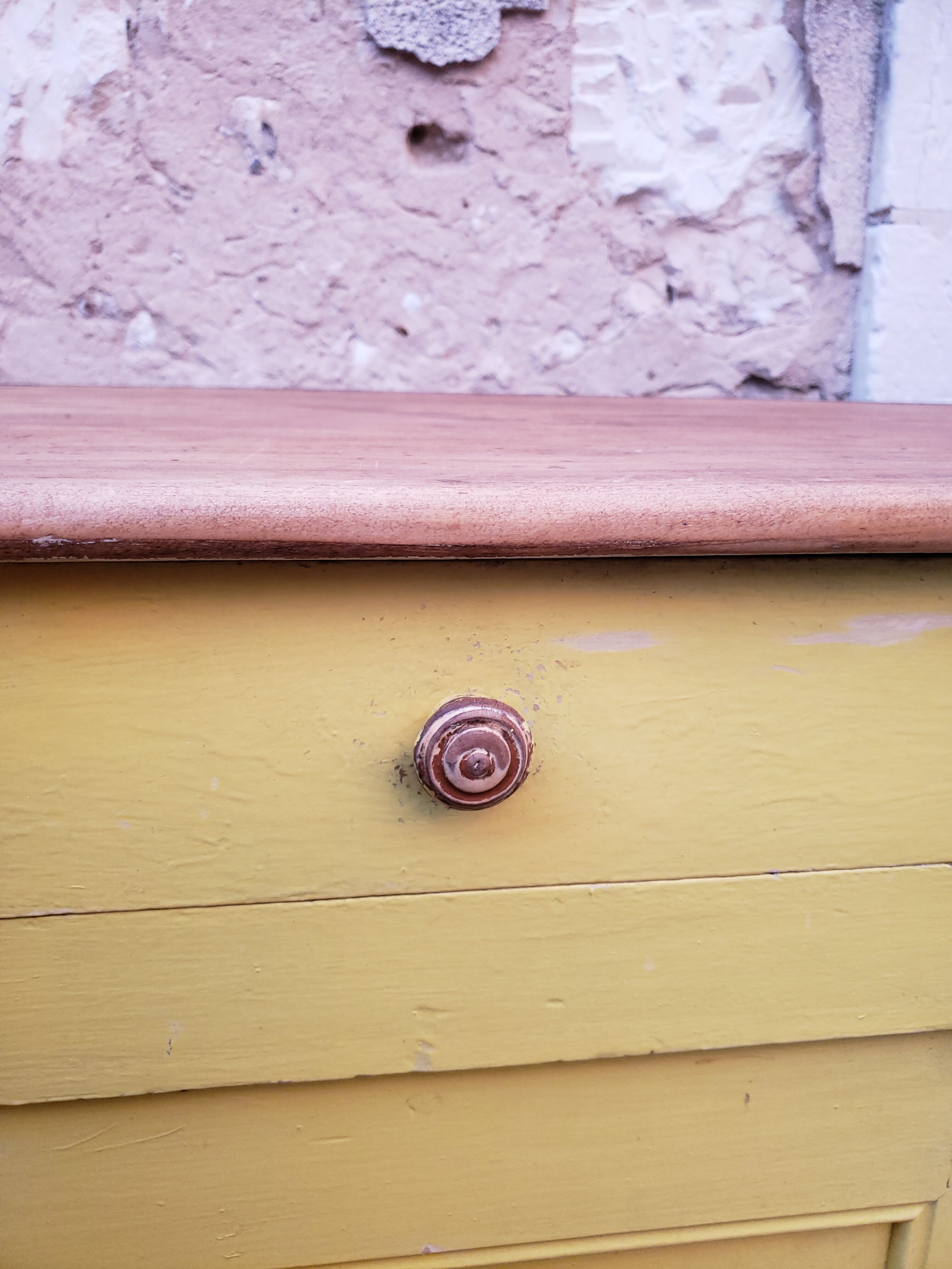 Lemon yellow country buffet