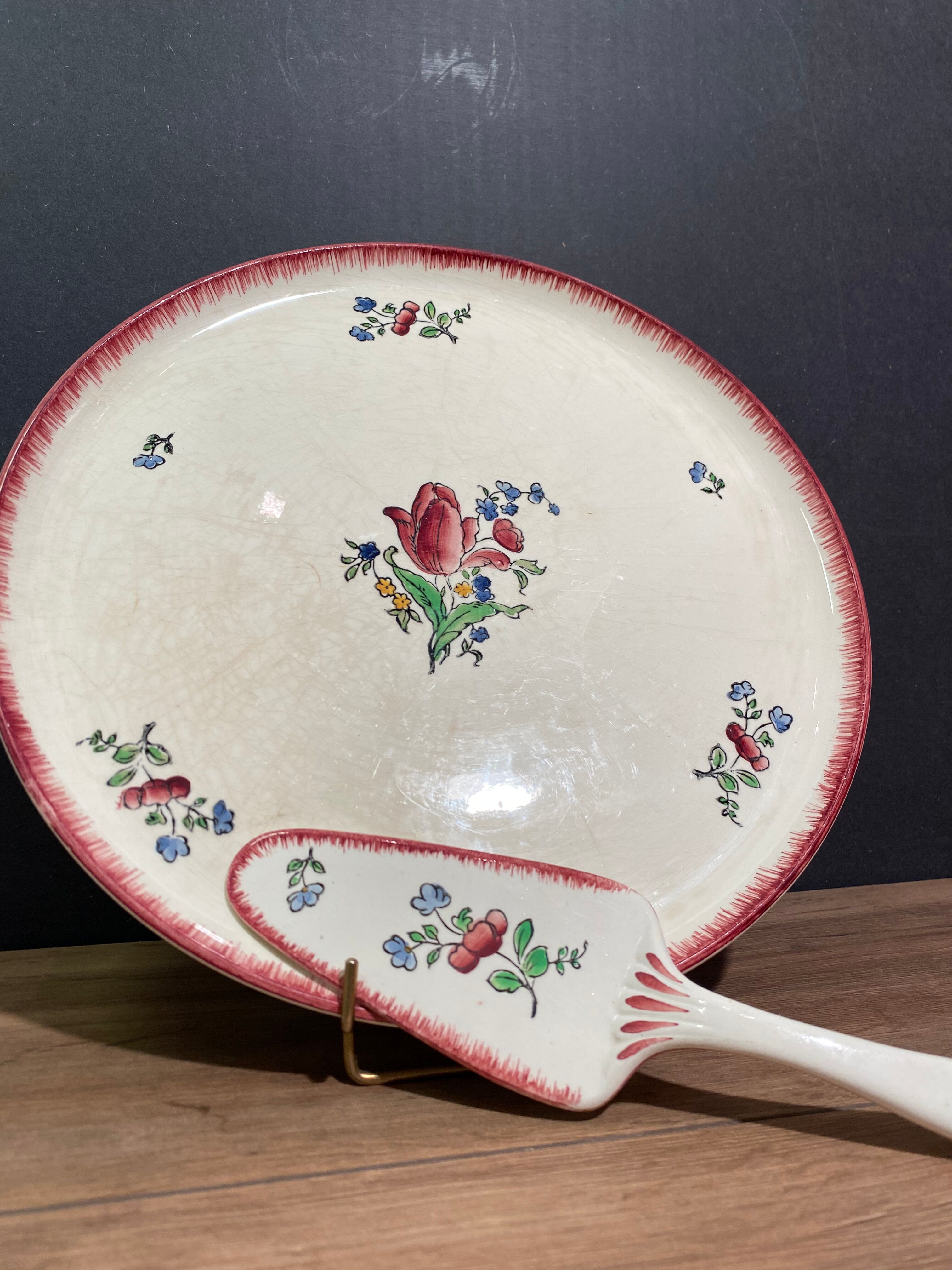 Pie tray with pie shovel in Gien earthenware, Lorraine décor