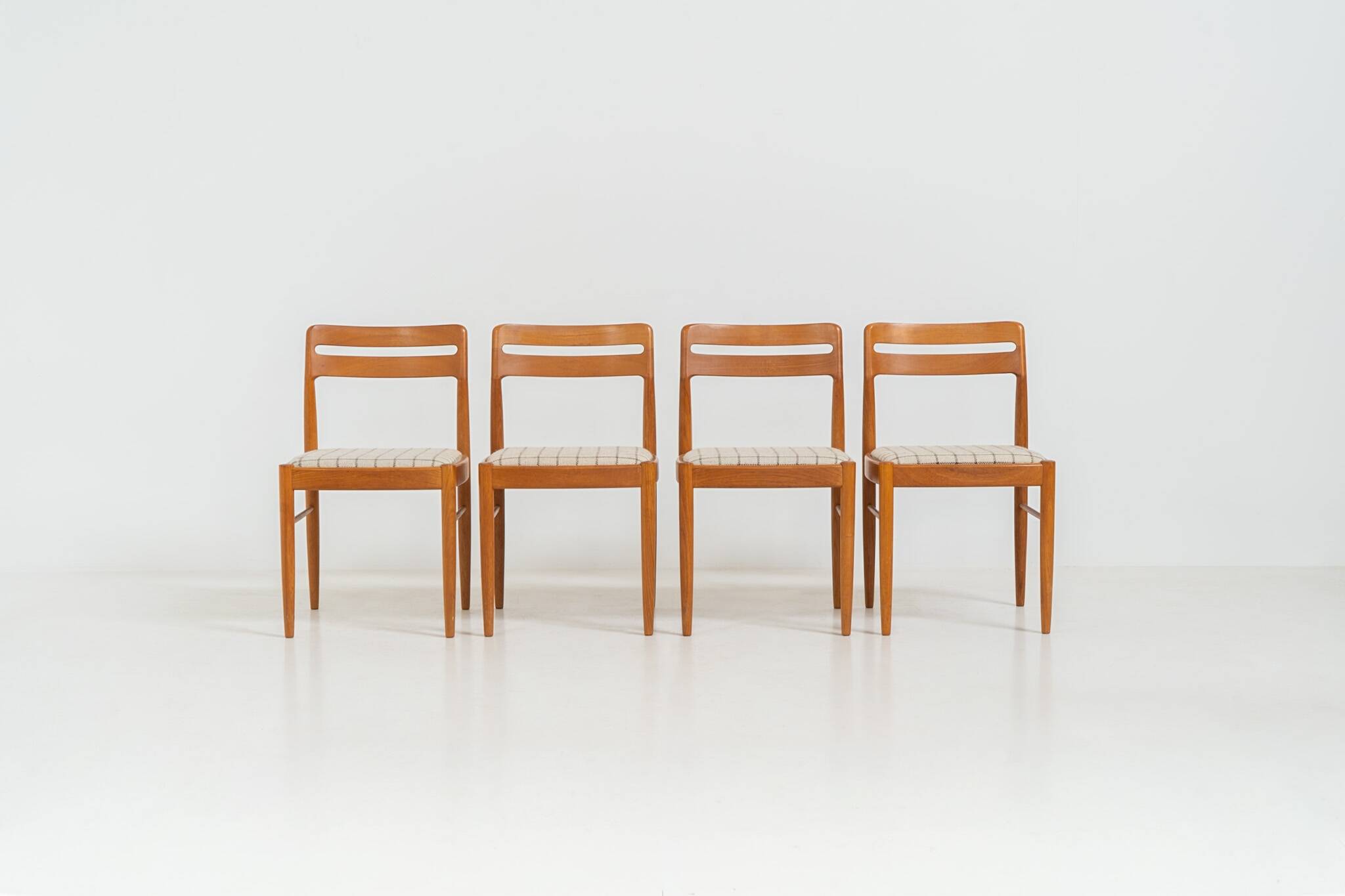 Ensemble de 4 chaises de salle à manger par H.W. Klein pour Bramin