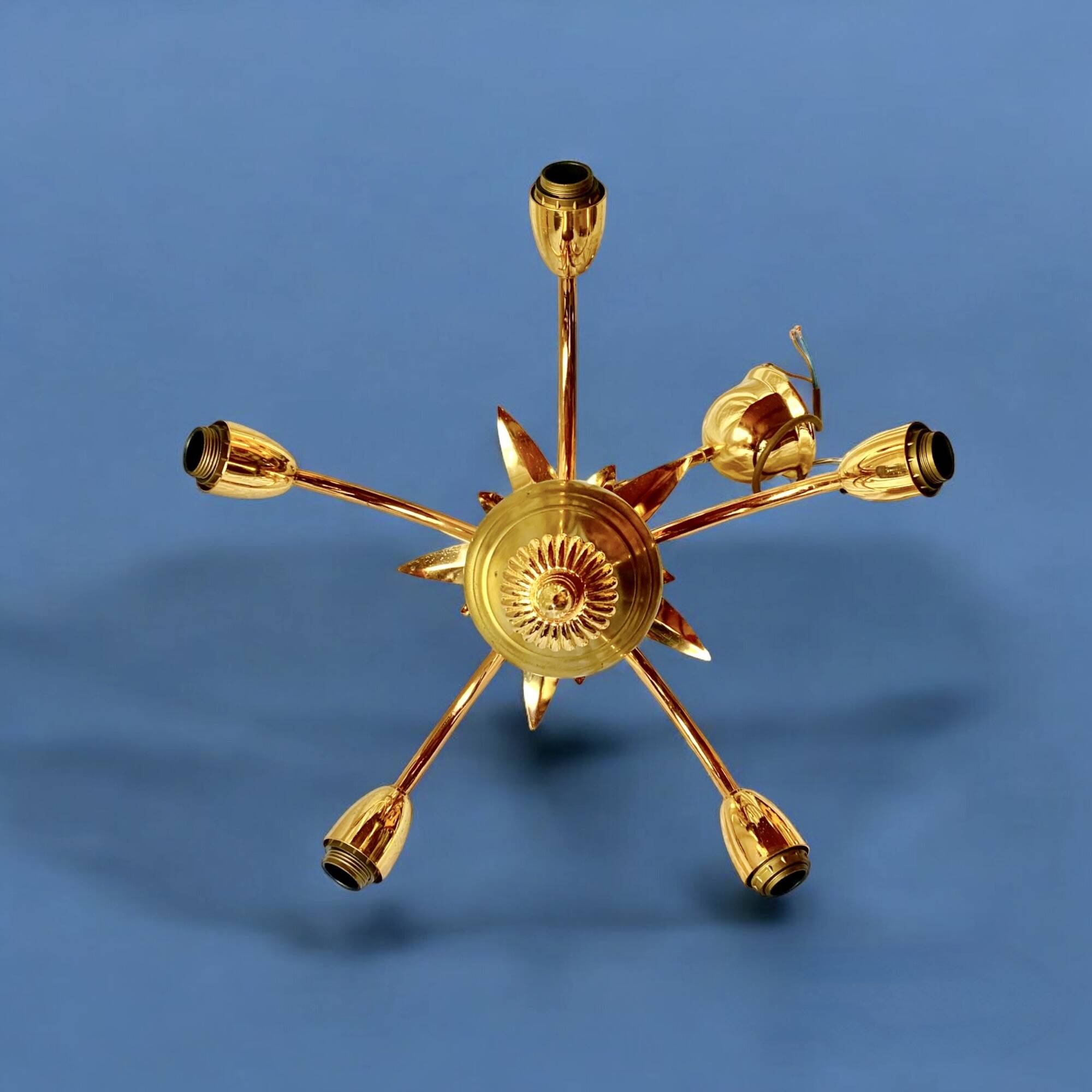 Vintage chandelier in gold metal and mother-of-pearl petals - 5 branches