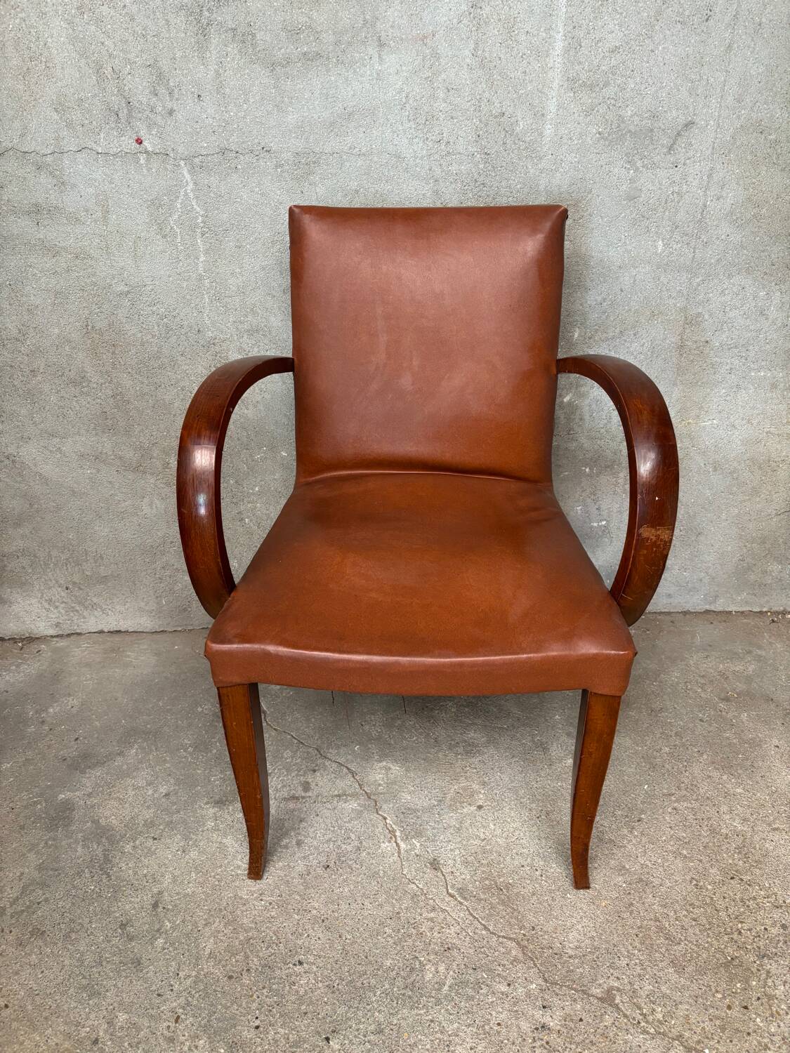 Brown leather effect Skaï bridge armchair