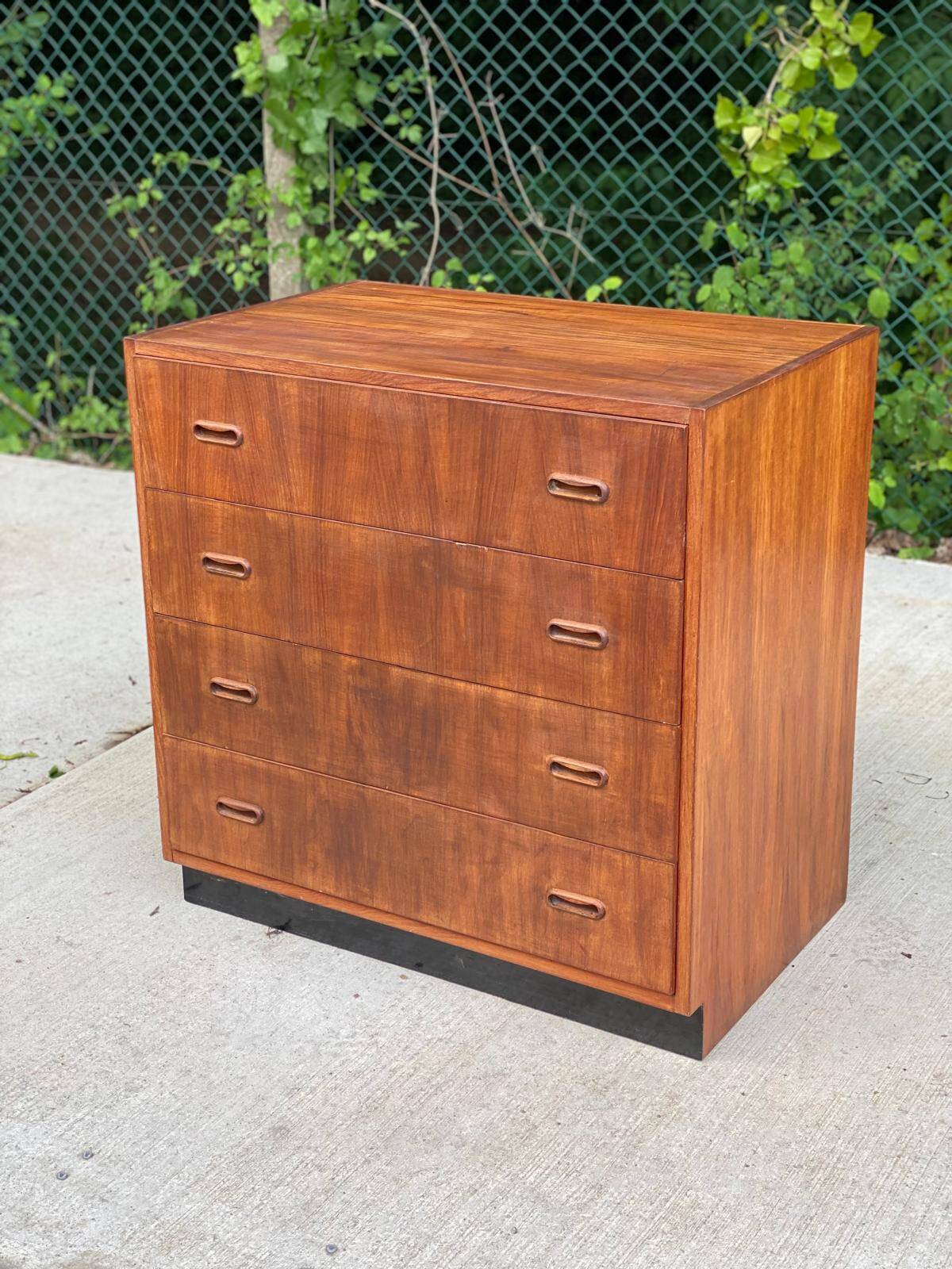 Commode scandinave vintage en teck