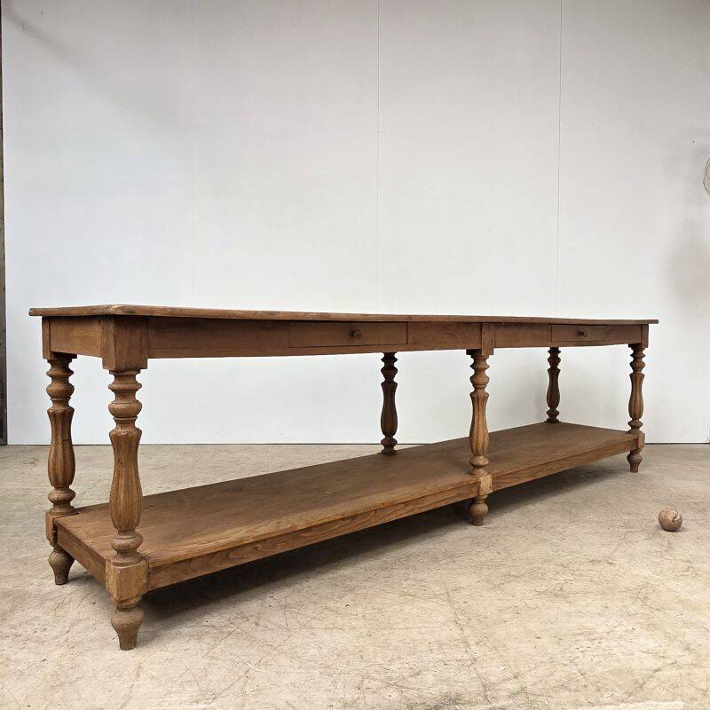 Large 19th-century oak draper's table with 6 legs.