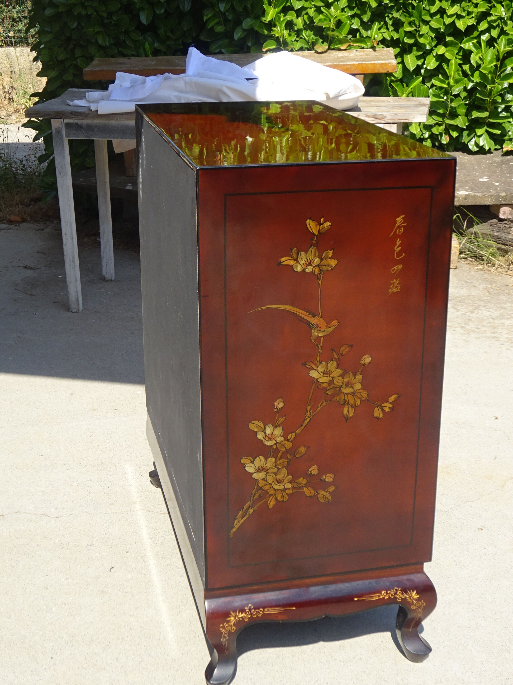 2-door sideboard, painting flowers and birds