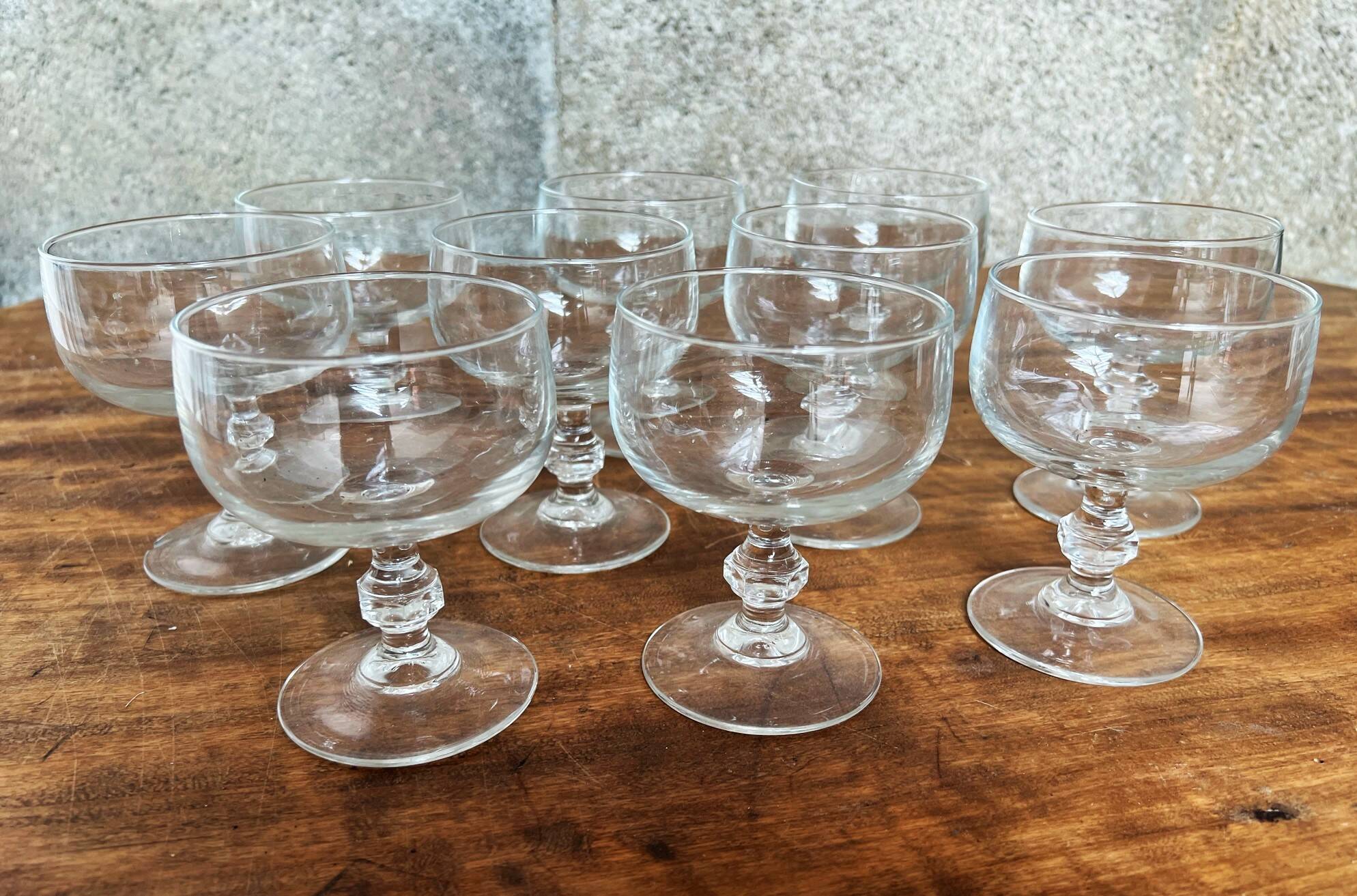 10 champagne glasses