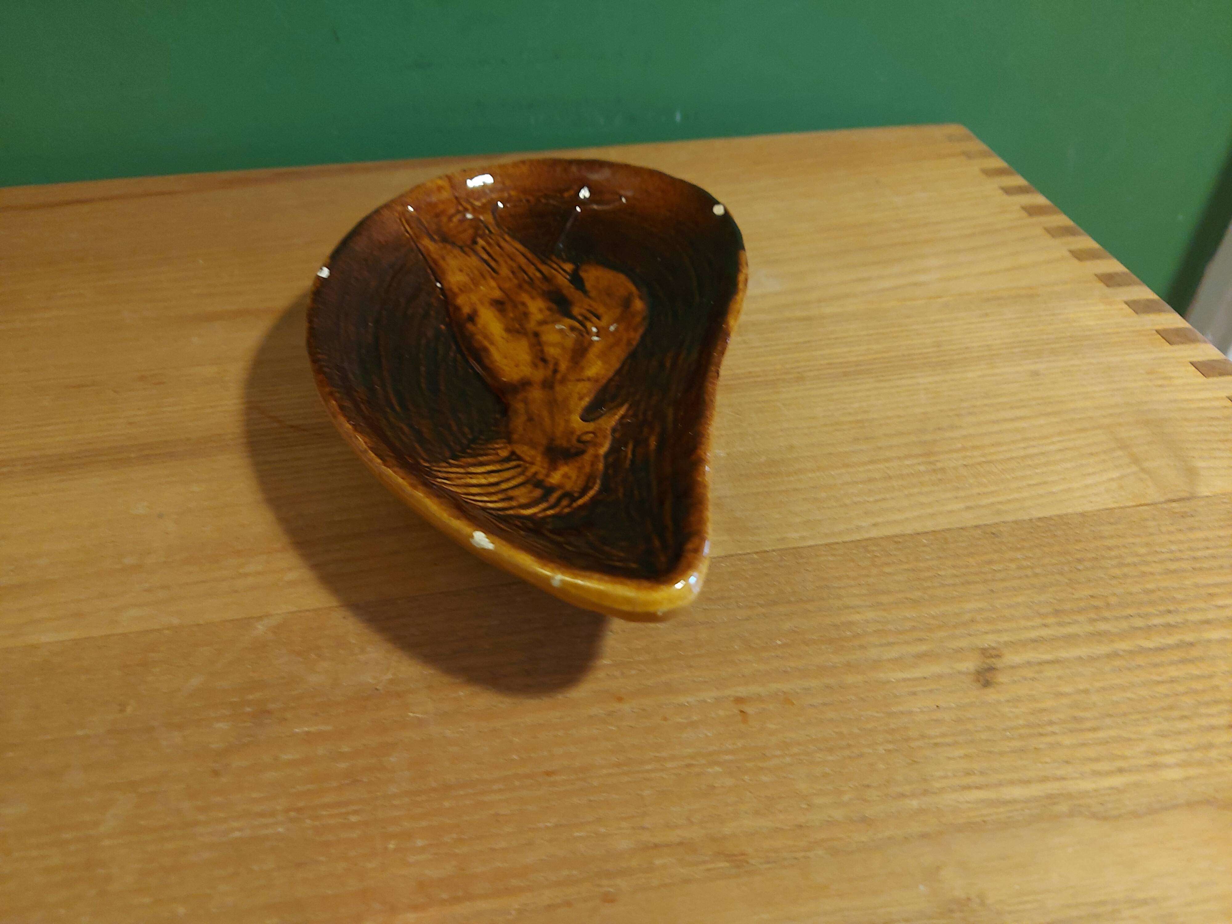 Empty pocket with vallauris bird decoration