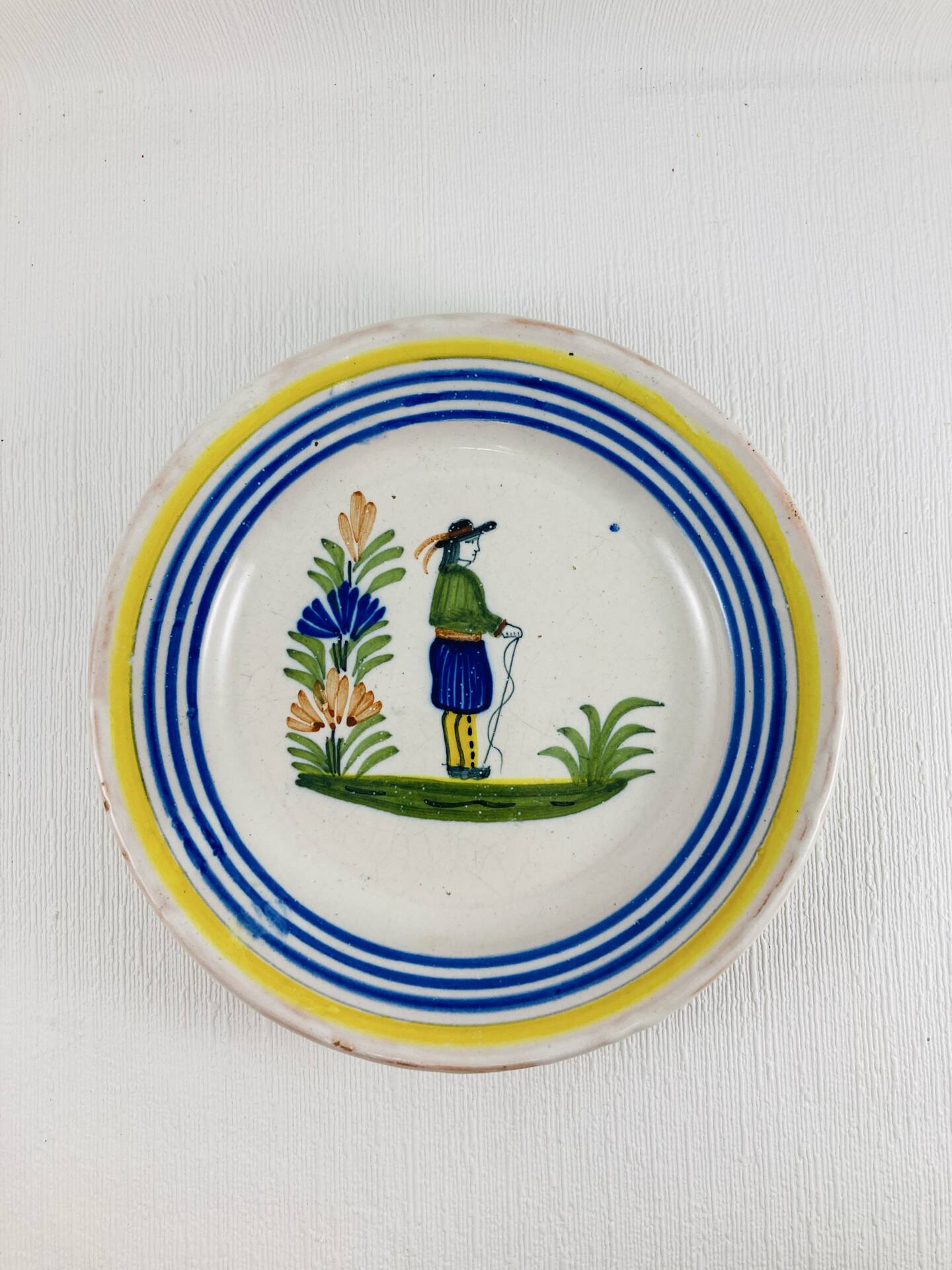 Small antique plate in Henriot Quimper faience circa 1930.