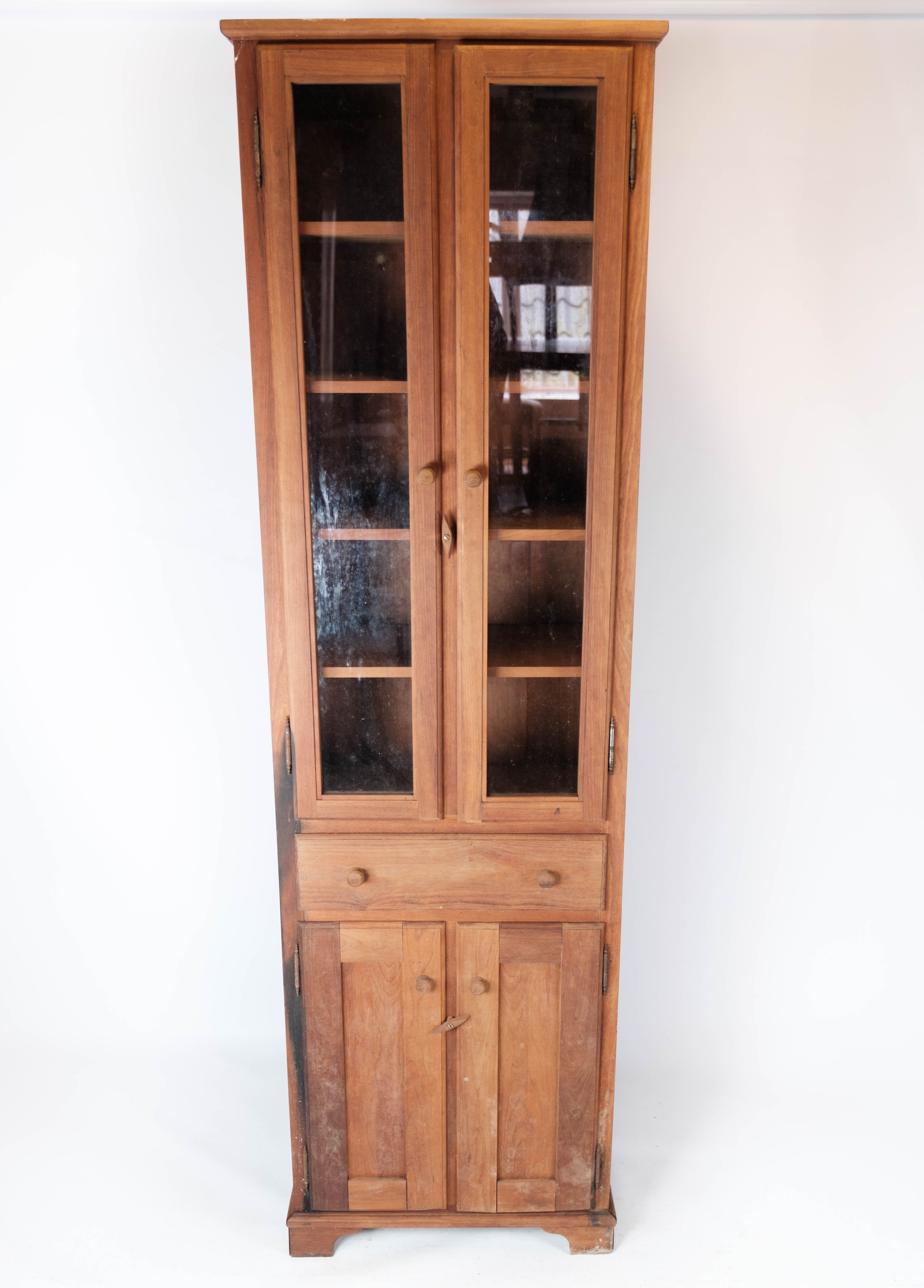 Armoire en verre en bois clair, années 1940
