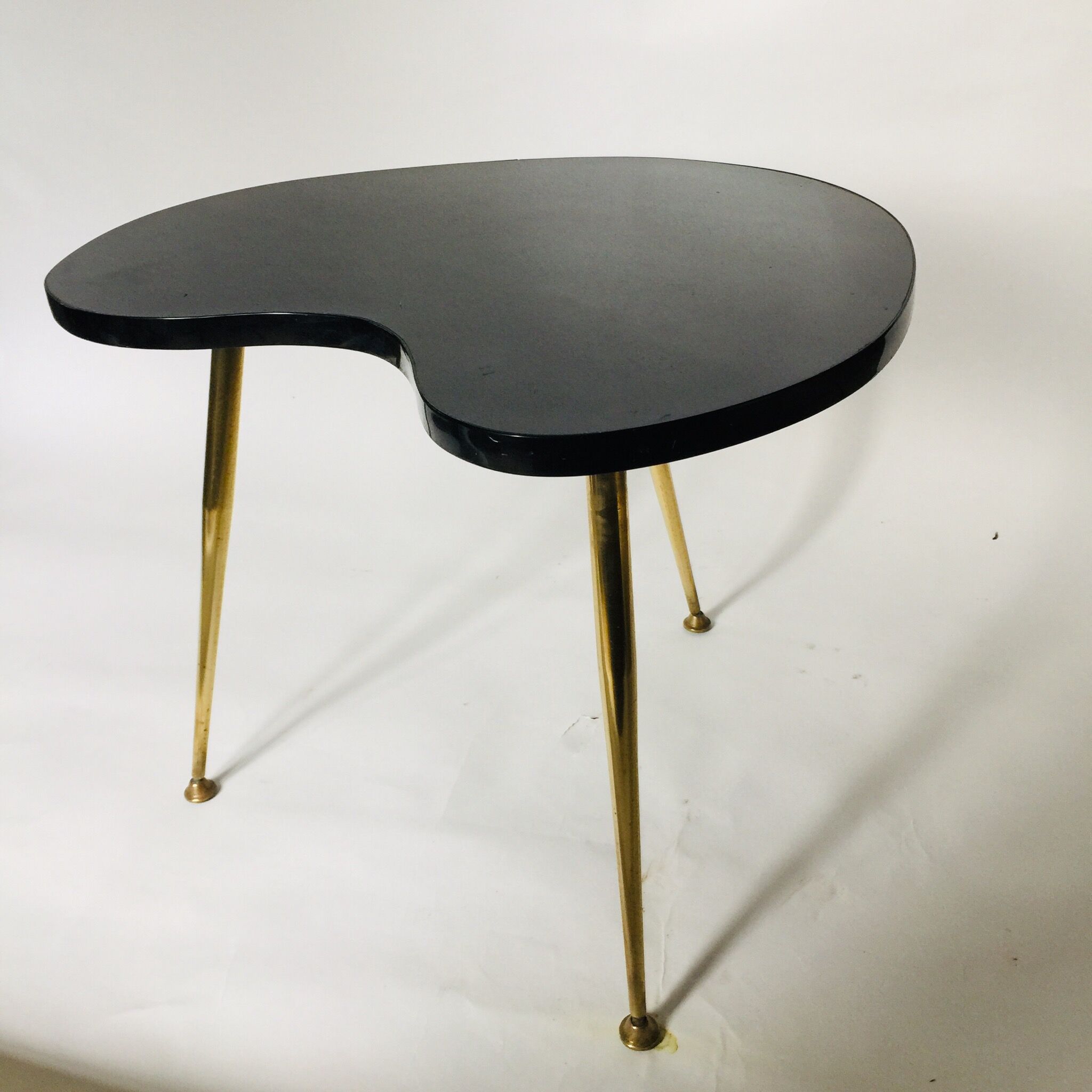 Bean-shaped side coffee table