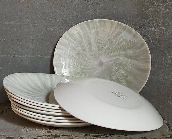 Neuf assiettes faïence de Salins-les-Bains vintages