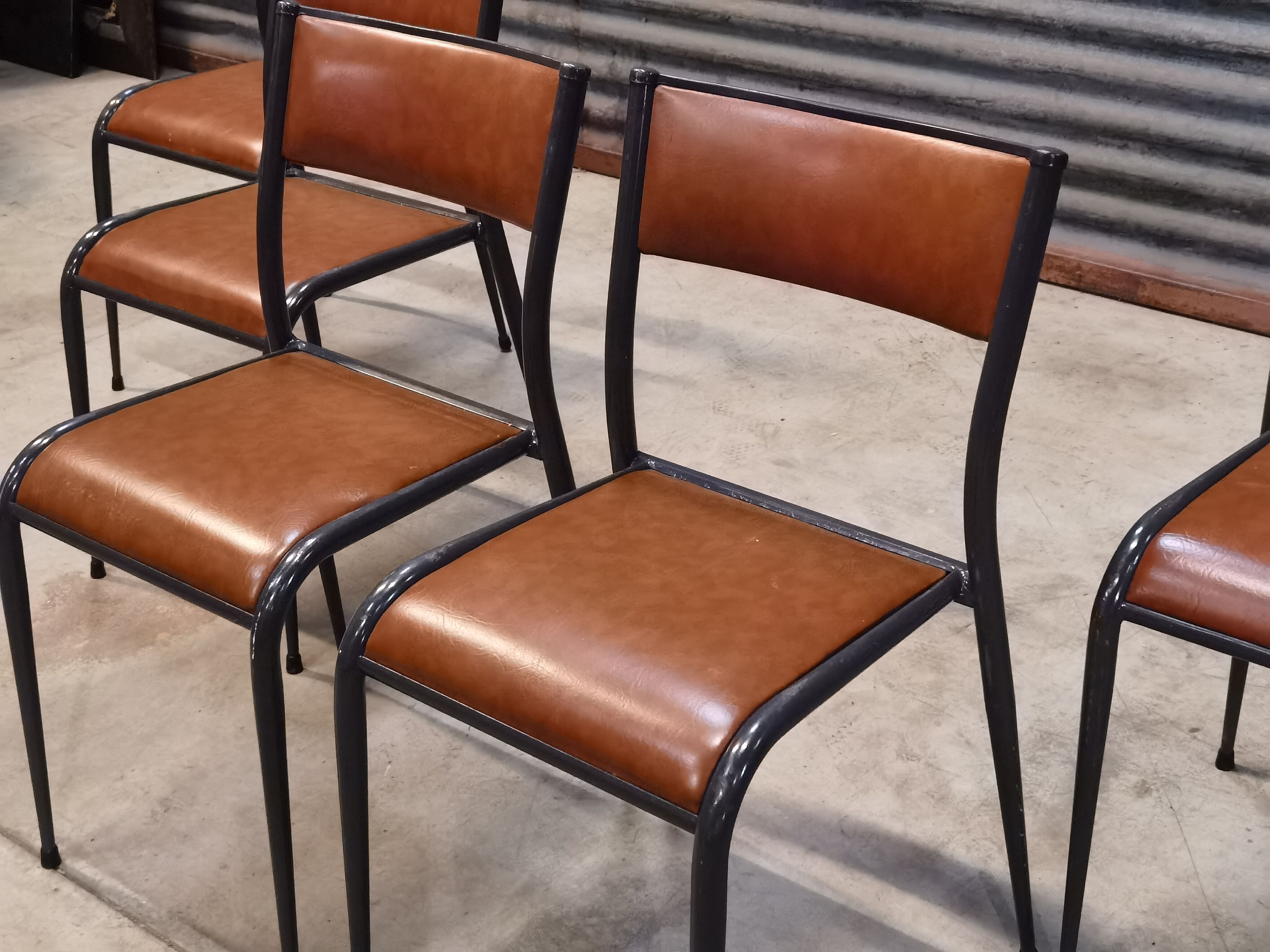 Set of 6 Mullca chairs 510 feet compass