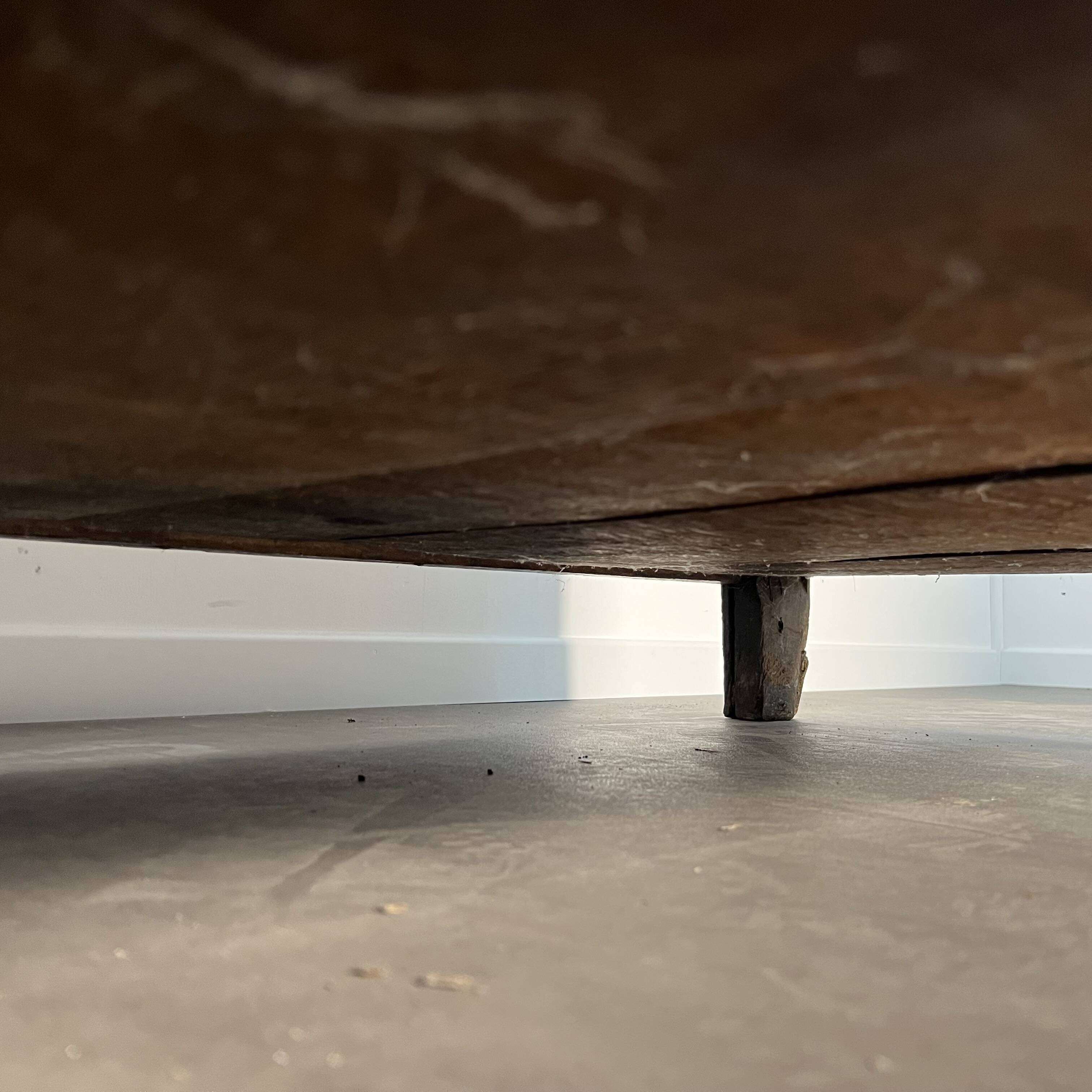 Large English chest from the 17th century in carved oak.