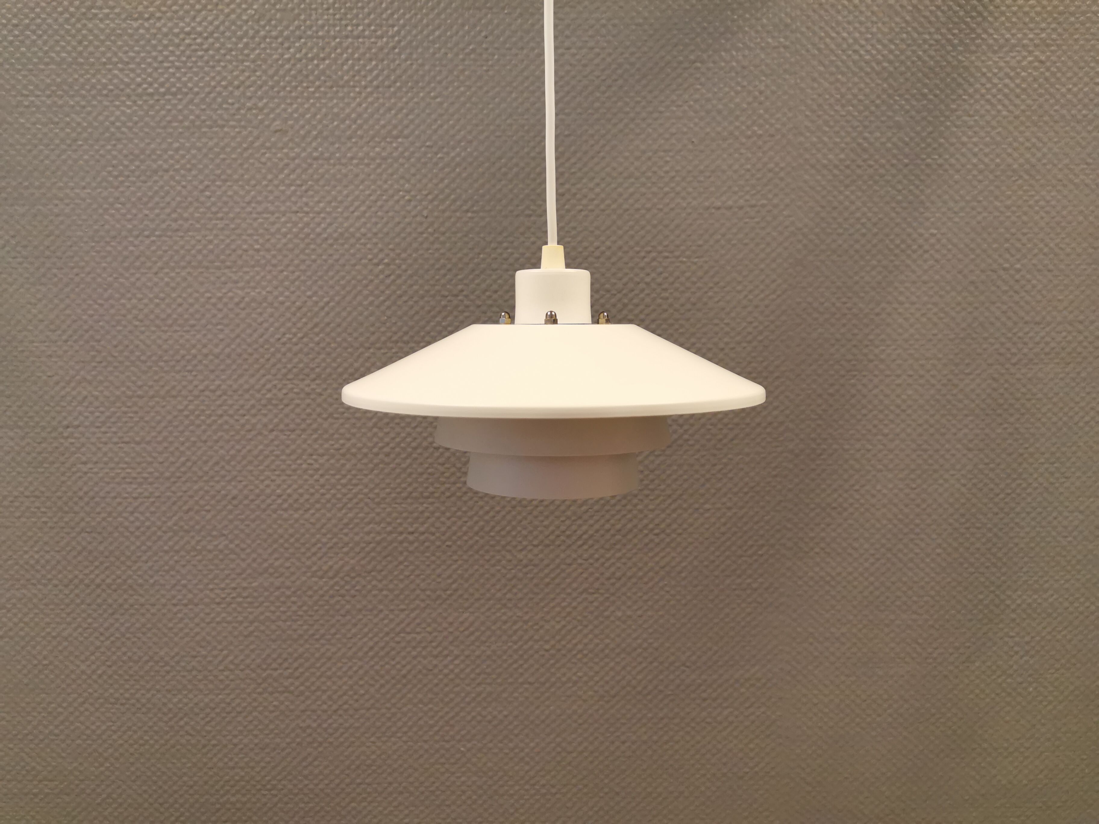 Small hanging lamp in a beautiful white color, produced by Super-Light Denmark.