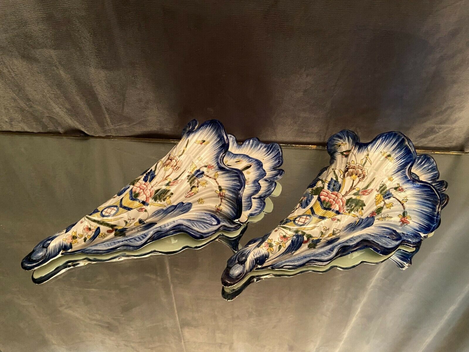 Pair of wall flower girls decorated with cornucopia earthenware from Gien XIX
