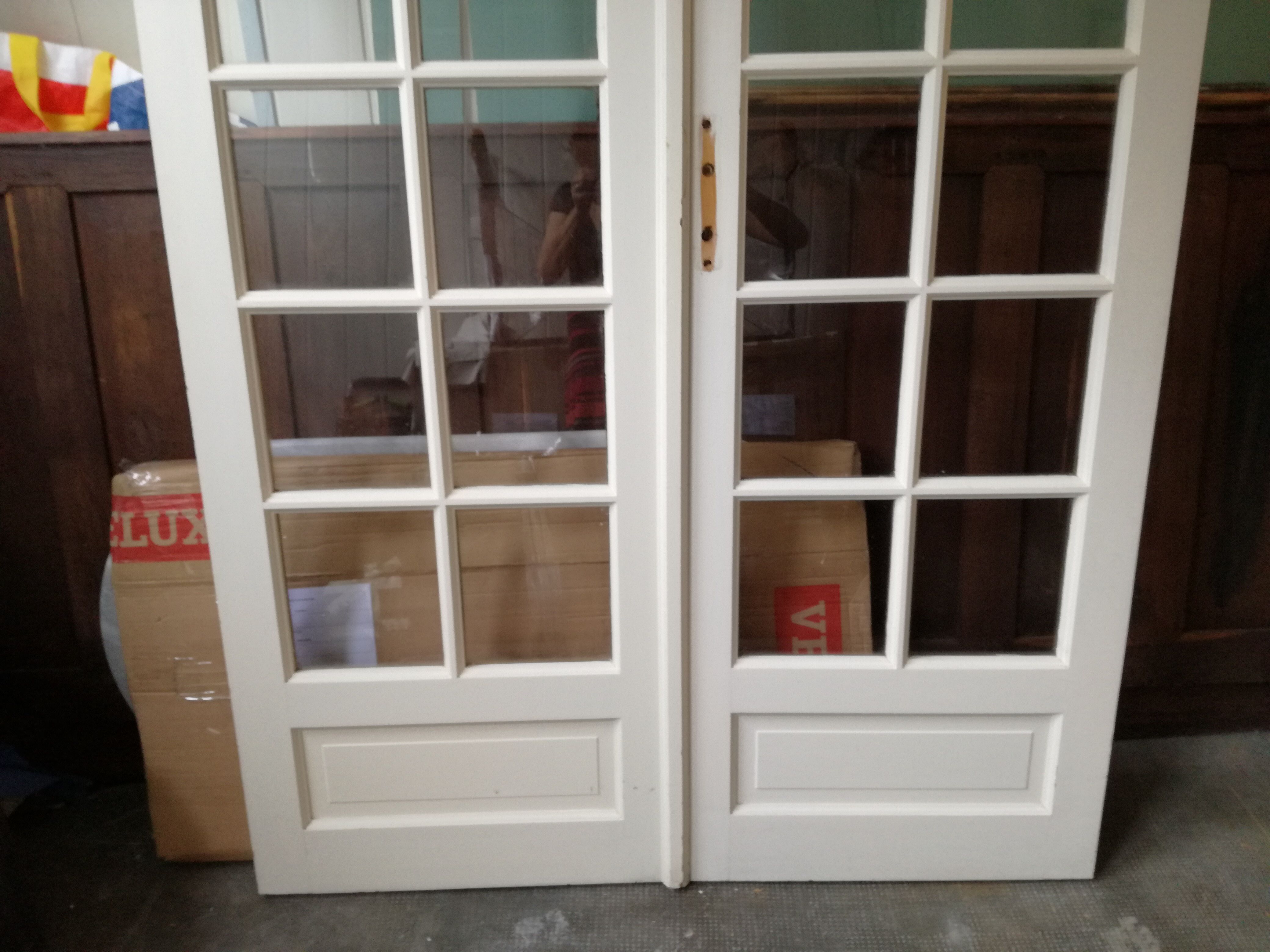 Double glass door small tiles