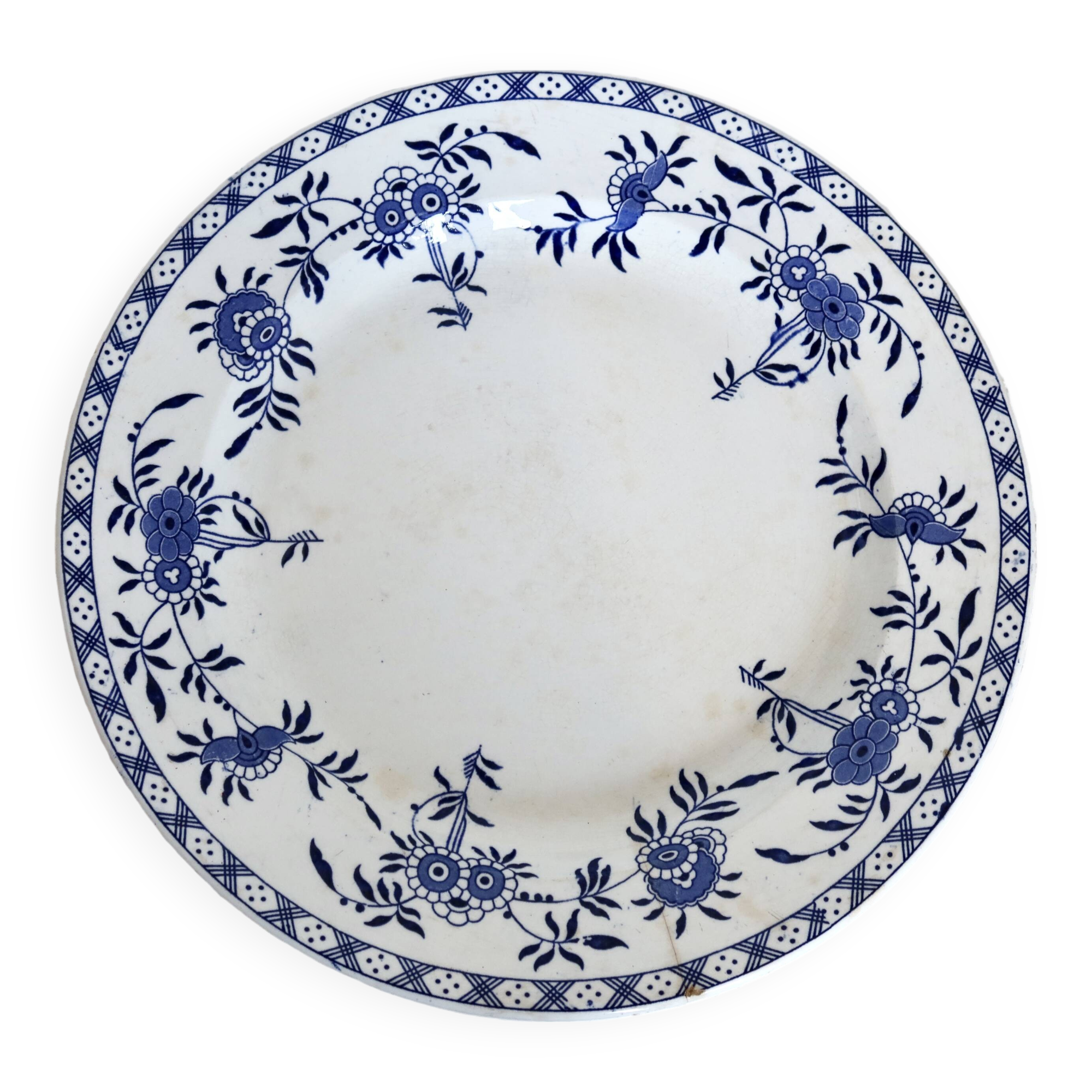 Round serving dishes - Rare Dresden porcelain